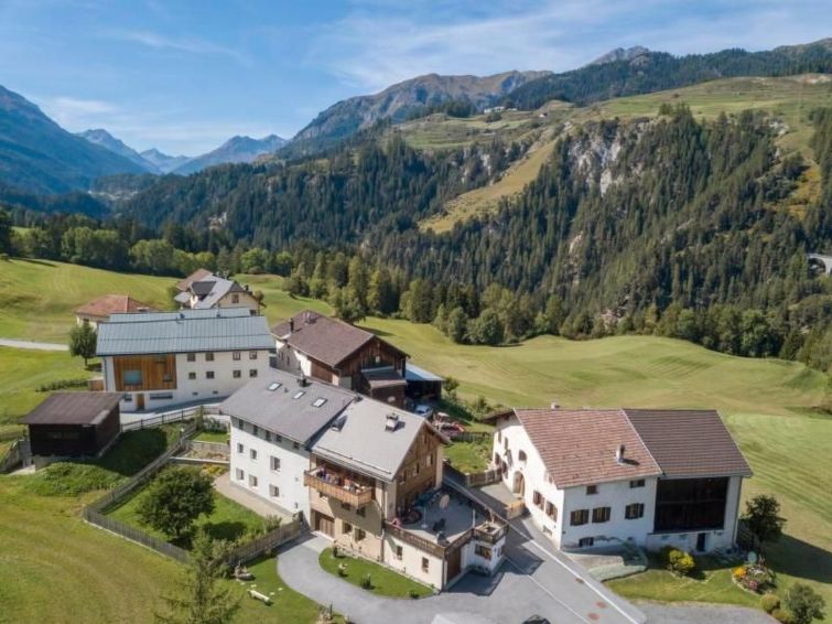 Appartement in Tarasp op 1,0 km van het meer met bergzicht in Tarasp