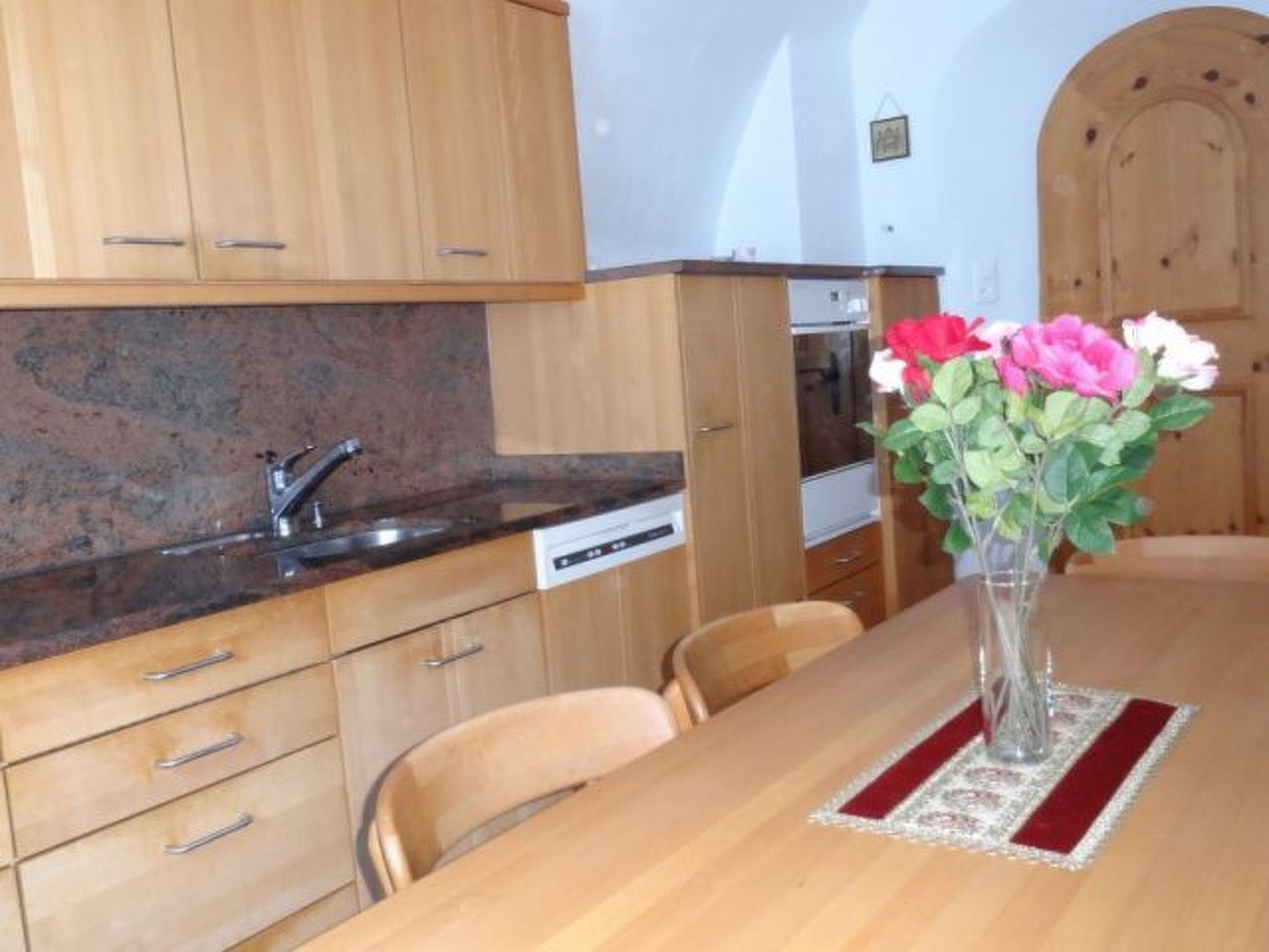 Appartement Chasa Quadra, (Tarasp) – Cuisine et coin repas, photo 5 sur 19