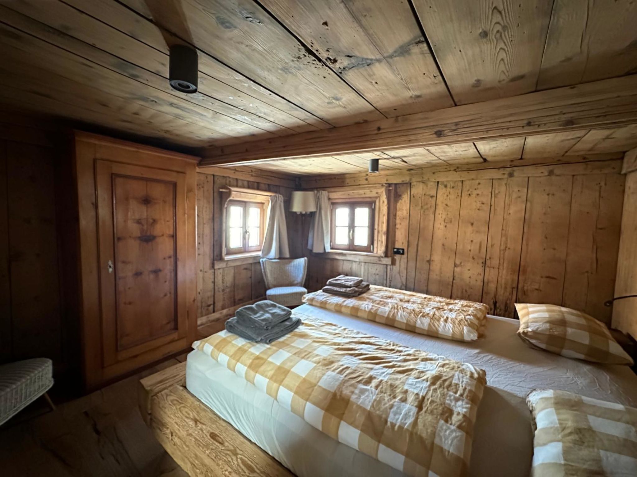 CHASA VEGLIA, (Sent). - Drinnen