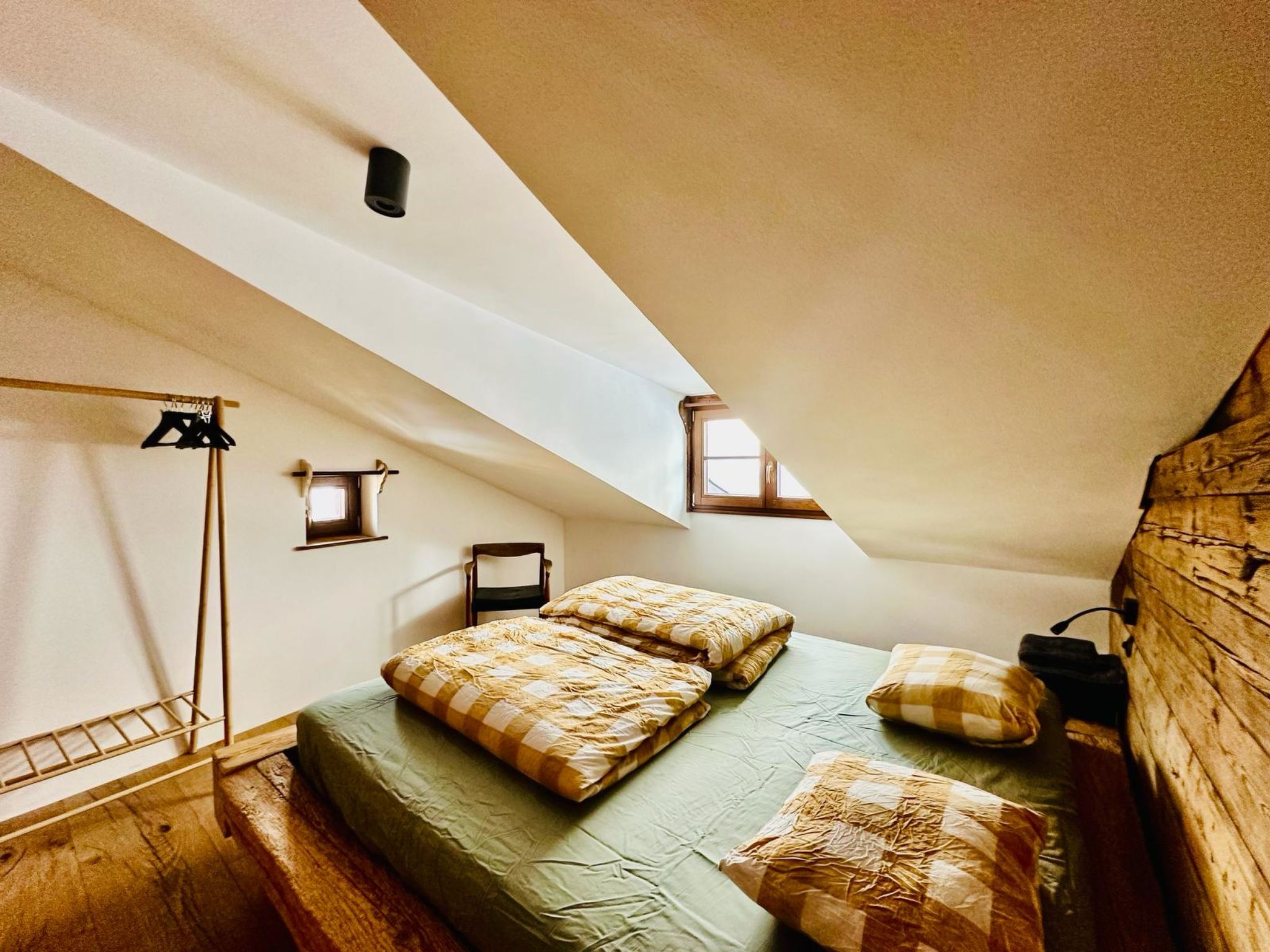 CHASA VEGLIA, (Sent). - Drinnen