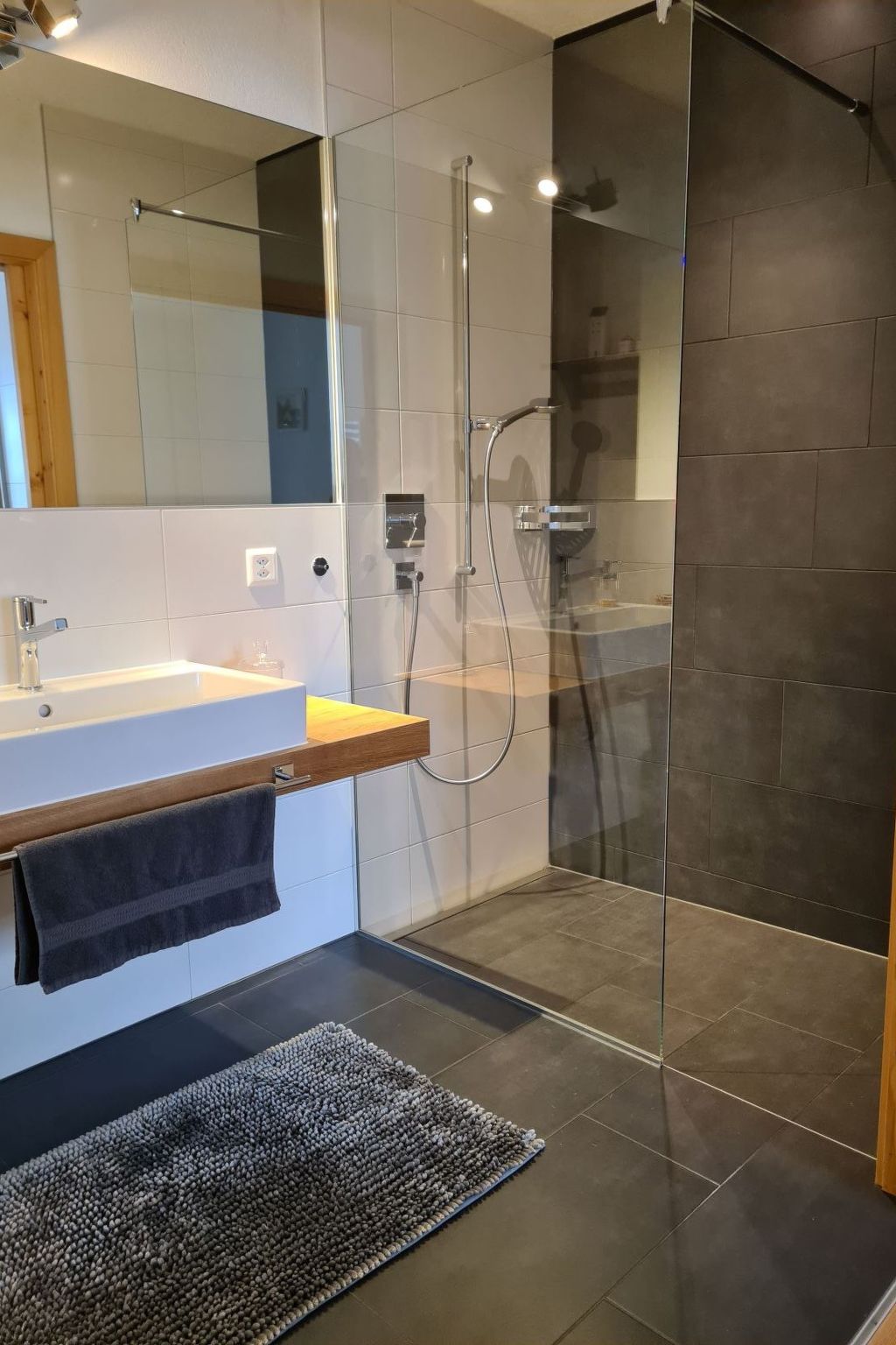 Appartement Chasa Scandella, (Sent) – Salle de bains, photo 9 sur 38