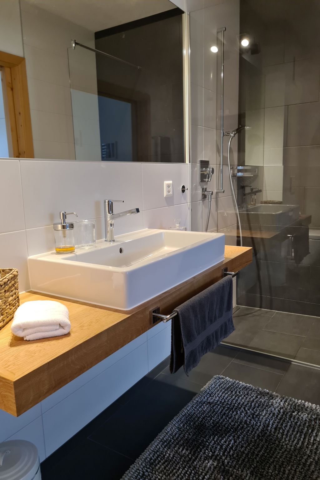Appartement Chasa Scandella, (Sent) – Salle de bains, photo 7 sur 38
