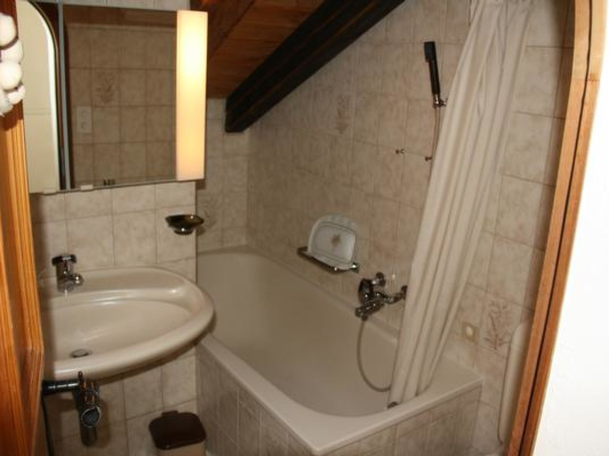 Dachwohnung Plazzetta 23, (Sent). - Image-tags.info