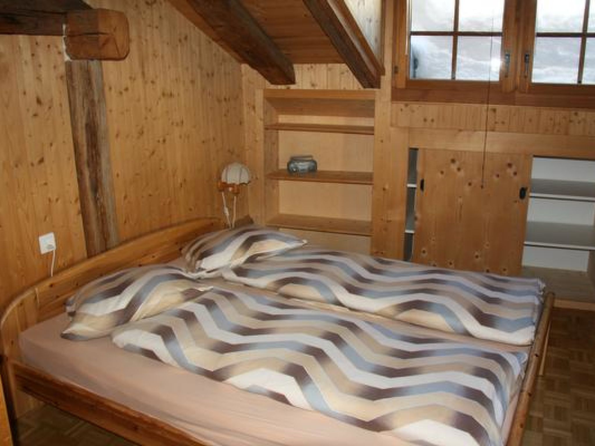 Dachwohnung Plazzetta 23, (Sent). - Binnen