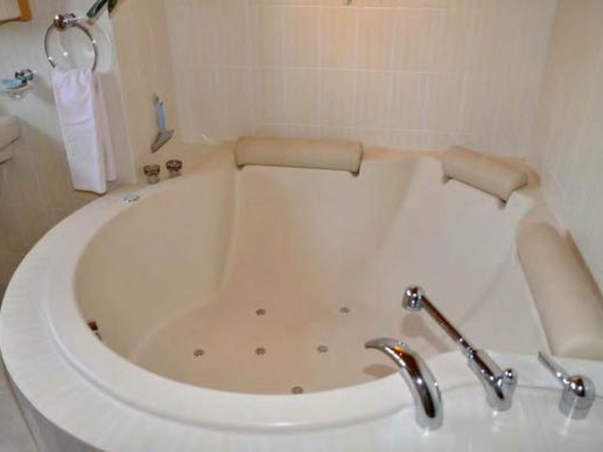 Dachwohnung Plazzetta 23, (Sent). - Binnen