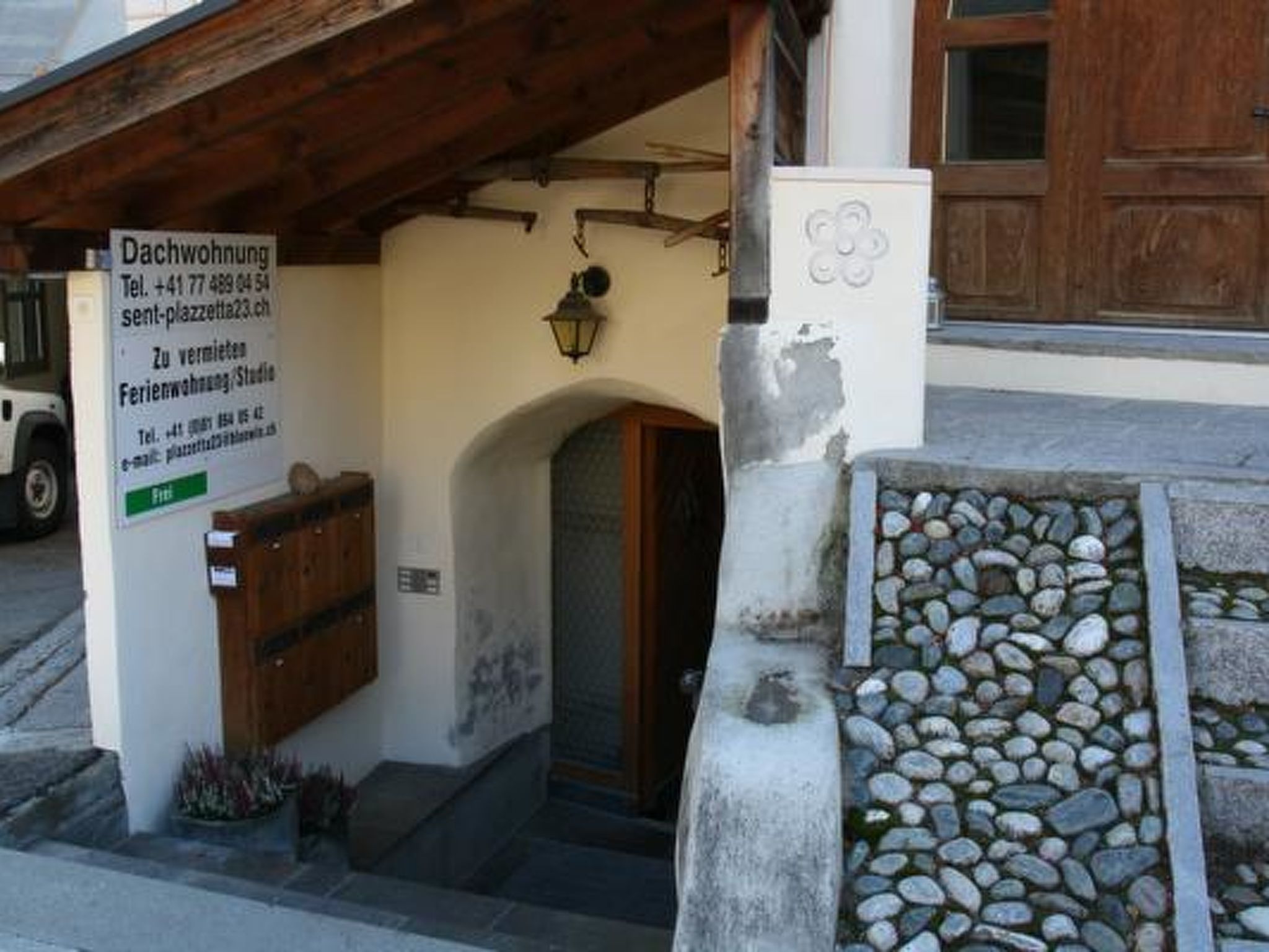 Dachwohnung Plazzetta 23, (Sent).