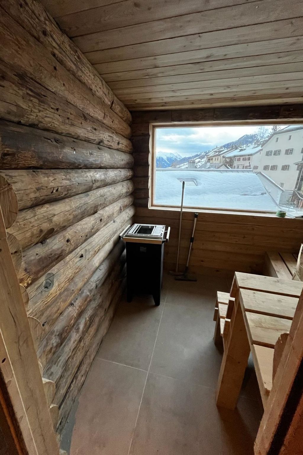 CHASA VEGLIA, (Sent). - Draußen