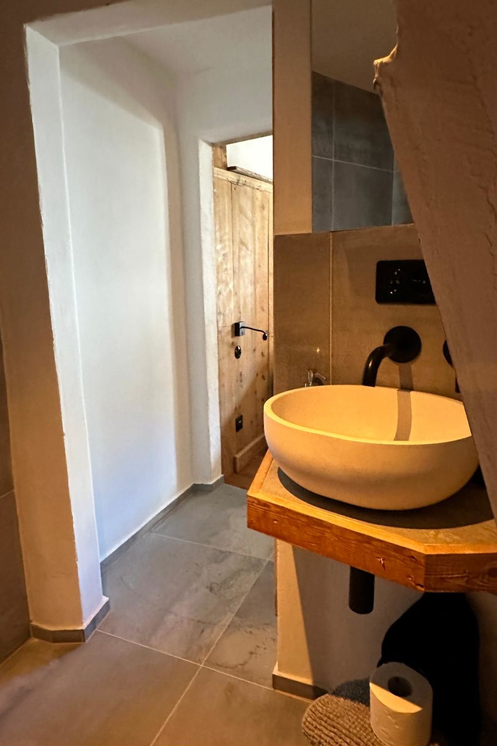 CHASA VEGLIA, (Sent). - Drinnen