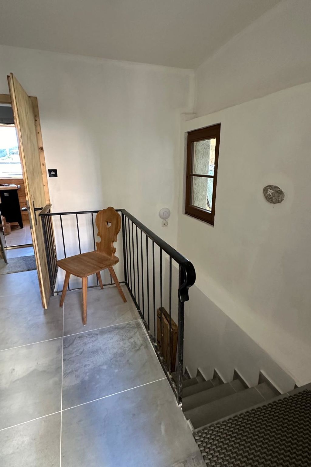 CHASA VEGLIA, (Sent). - Drinnen