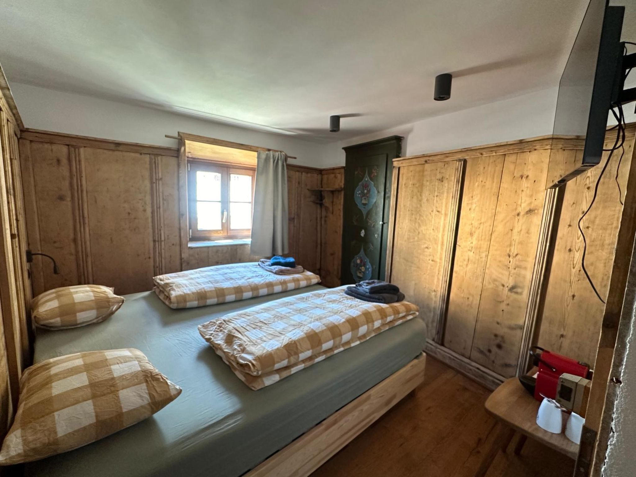 CHASA VEGLIA, (Sent).