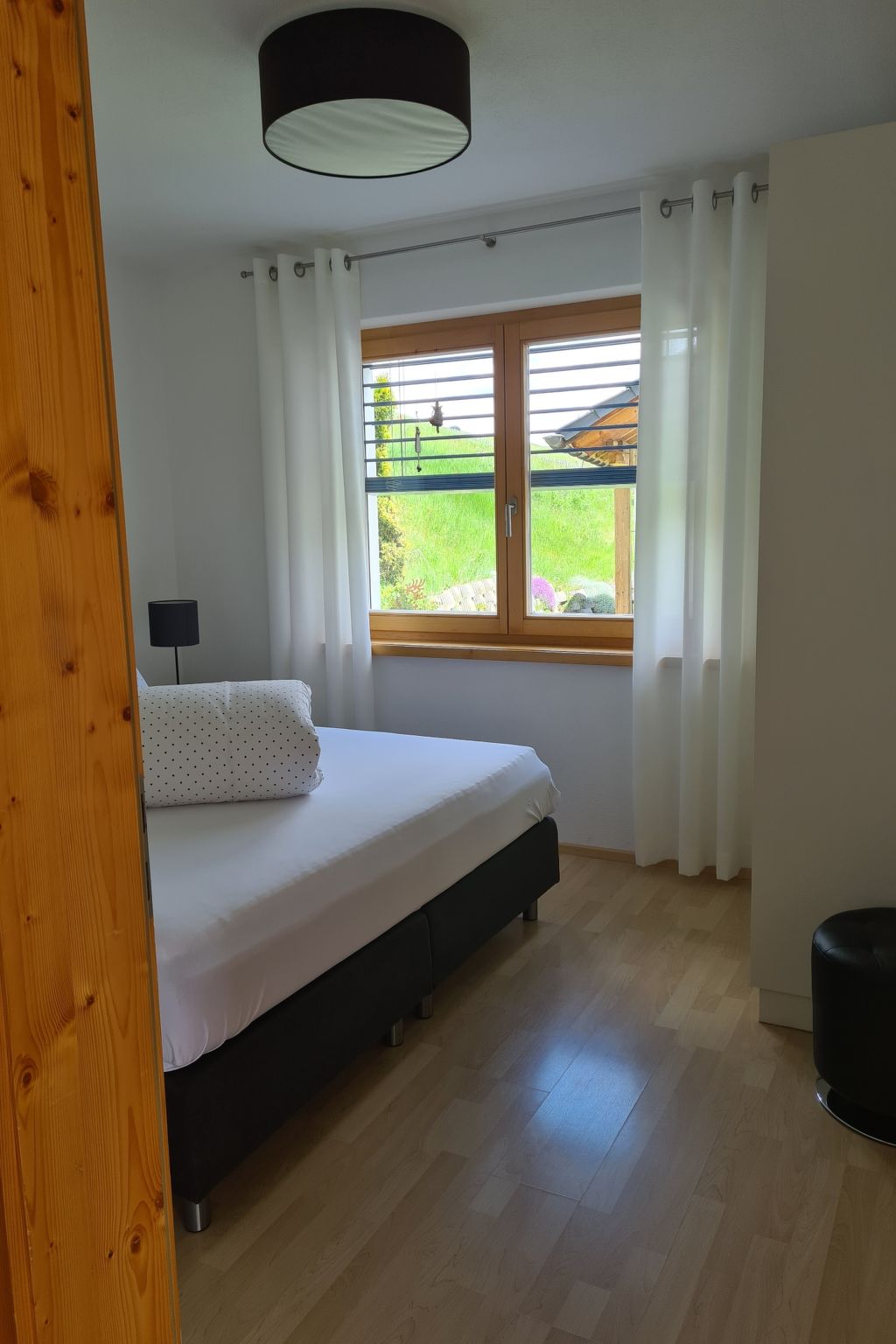 Scandella, (Sent). - Drinnen