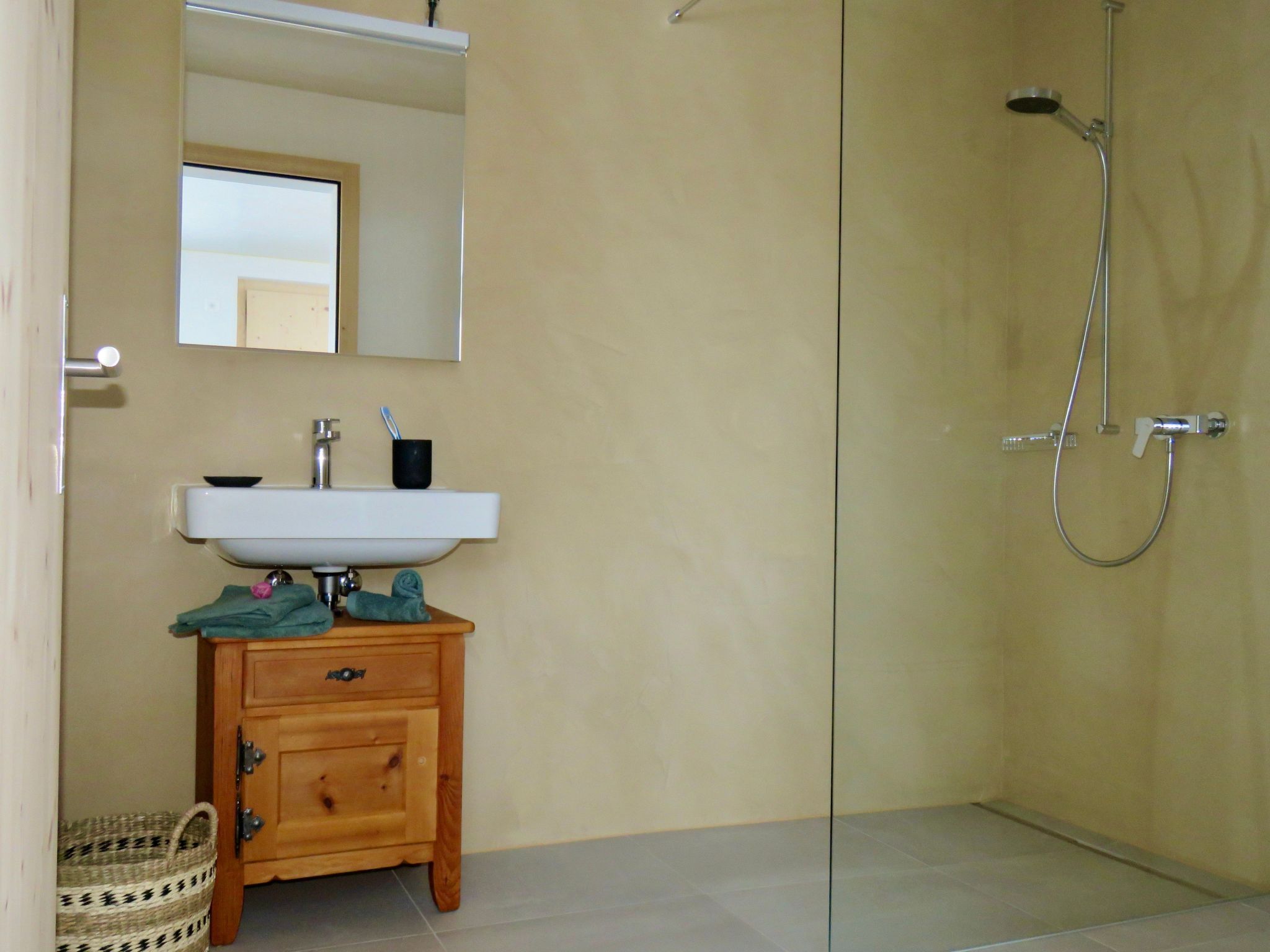 Appartement Chasa Curturella, (Sent) – Salle de bains, photo 6 sur 19