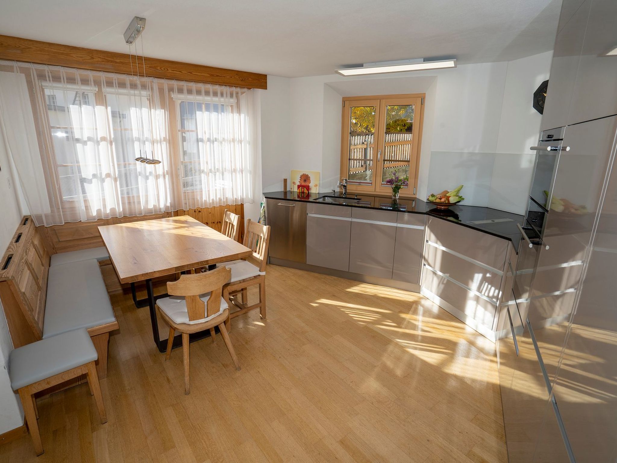 Appartement Chasa Nogler, (Ramosch) – Cuisine et coin repas, photo 22 sur 31
