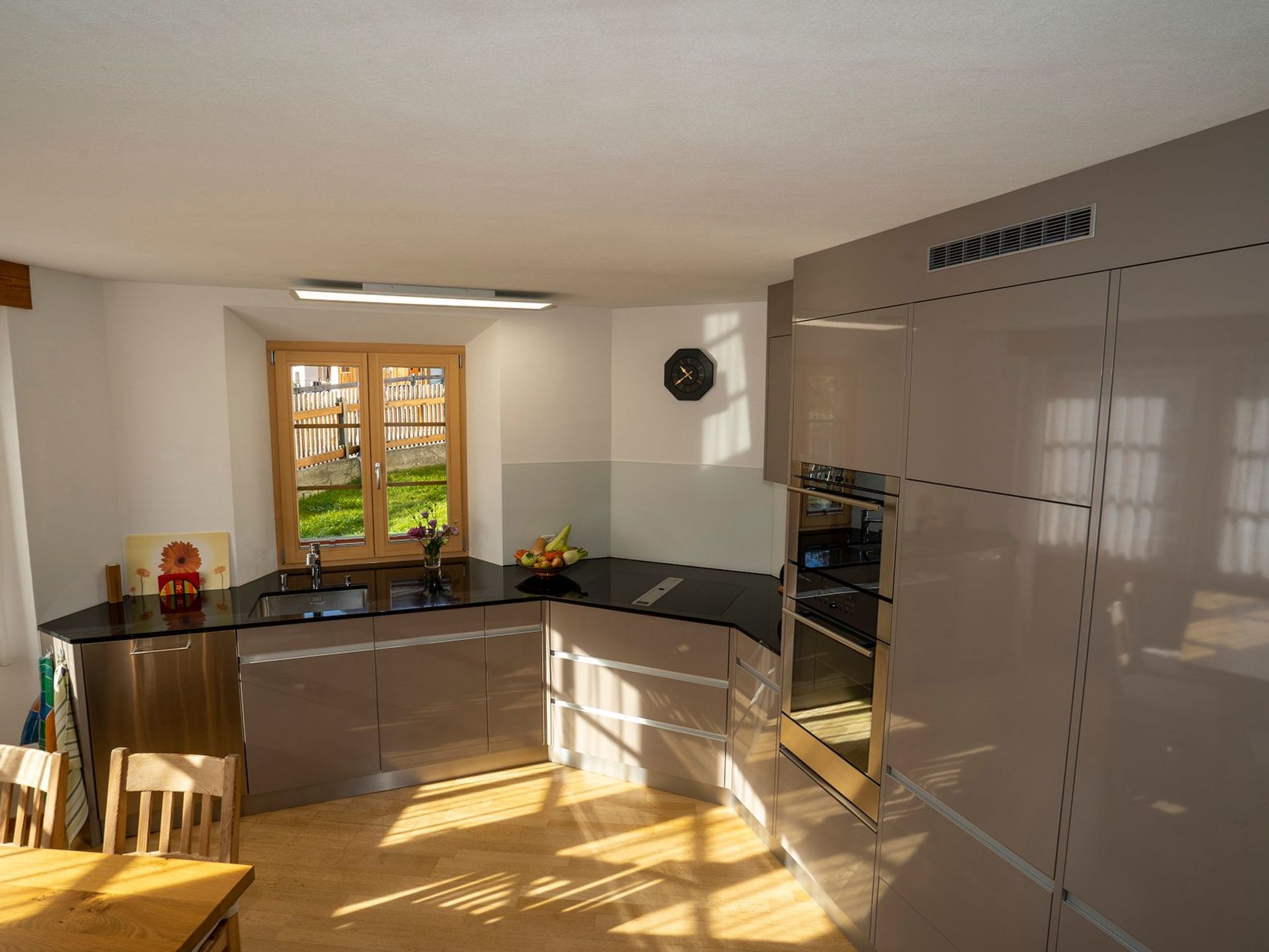 Appartement Chasa Nogler, (Ramosch) – Cuisine et coin repas, photo 21 sur 31