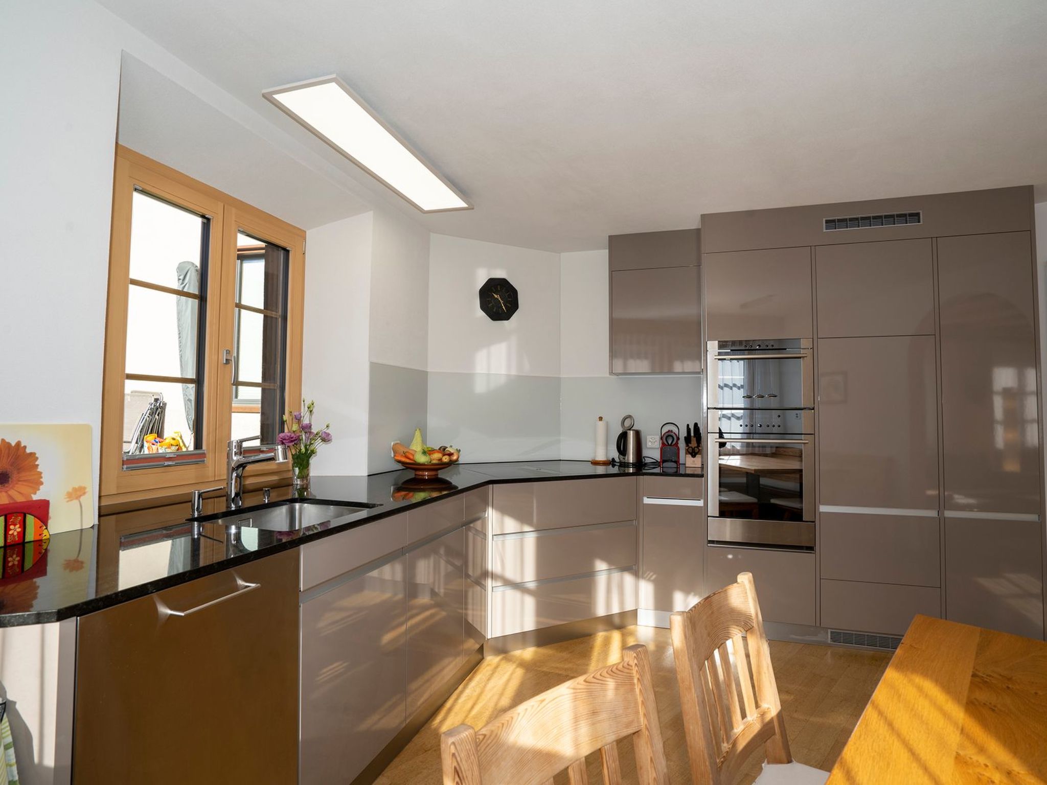 Appartement Chasa Nogler, (Ramosch) – Cuisine et coin repas, photo 18 sur 31