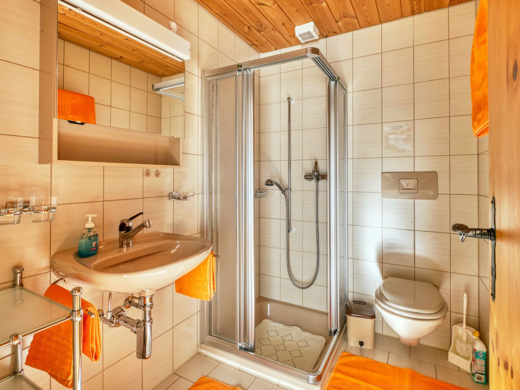 Appartement Chasa Plajet 8B, (Ramosch) – Salle de bains, photo 8 sur 21