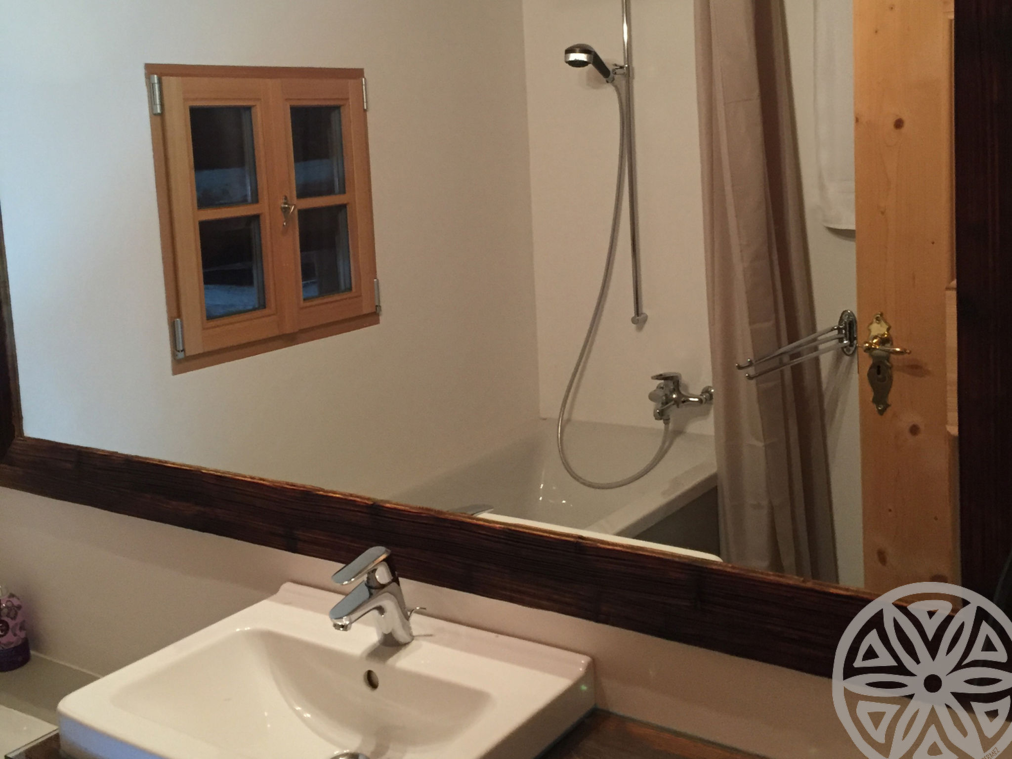 Permez, (Vnà). - Binnen