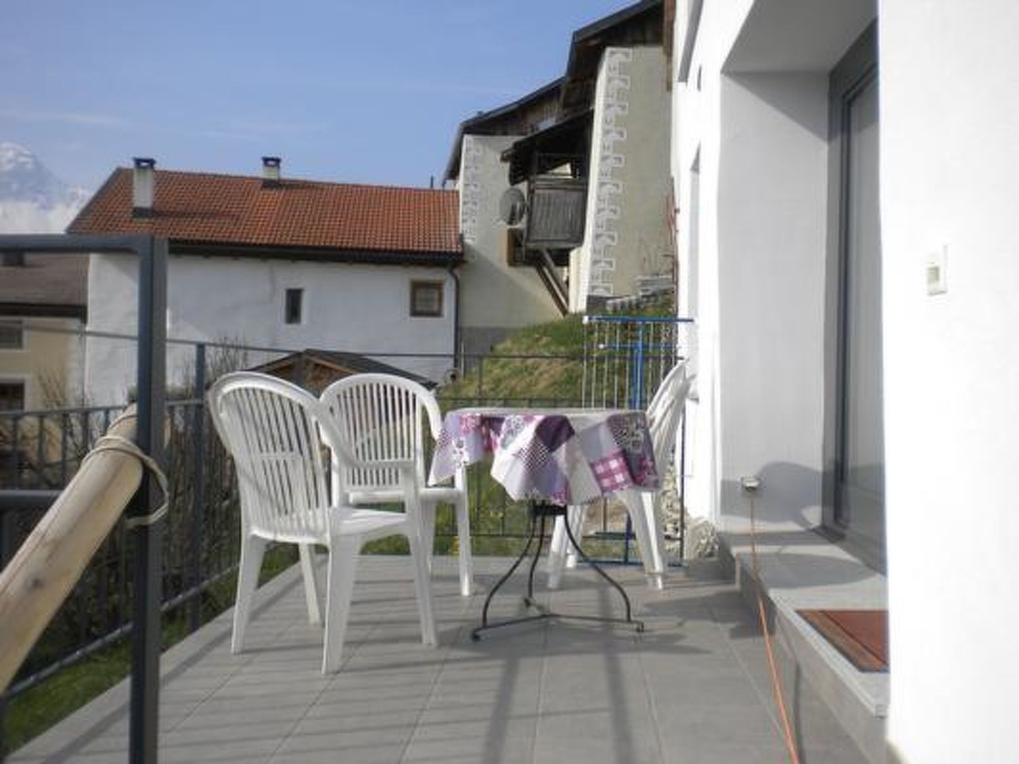 Parvih 46A, (Tschlin) - Draußen