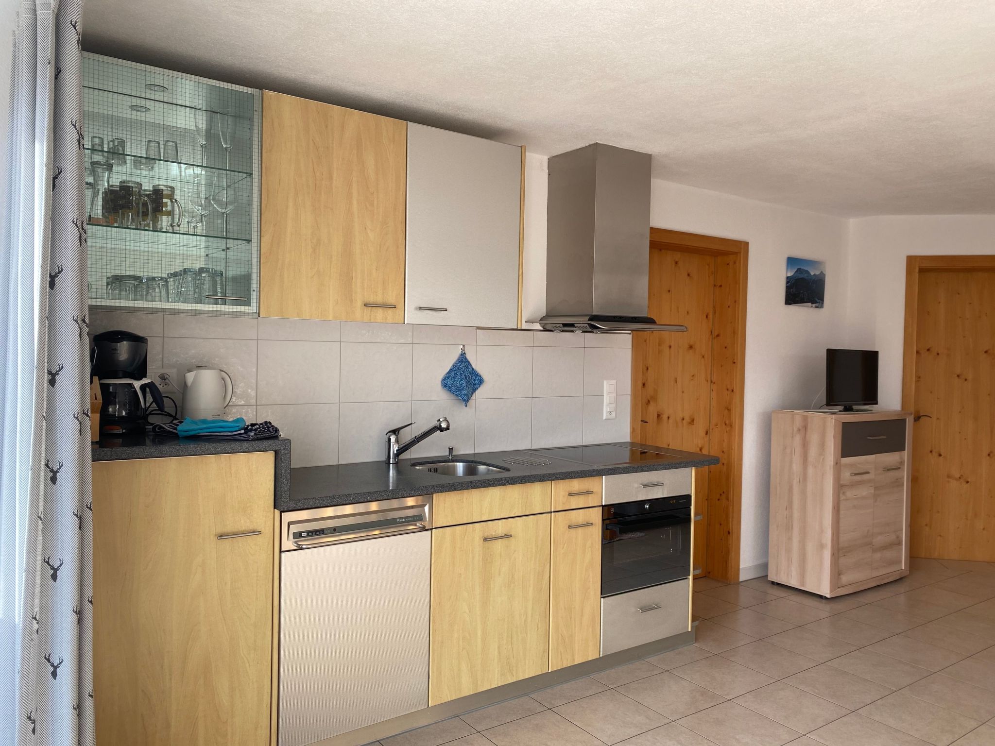 Appartement Parvih 46A, (Tschlin) – Cuisine et coin repas, photo 10 sur 24