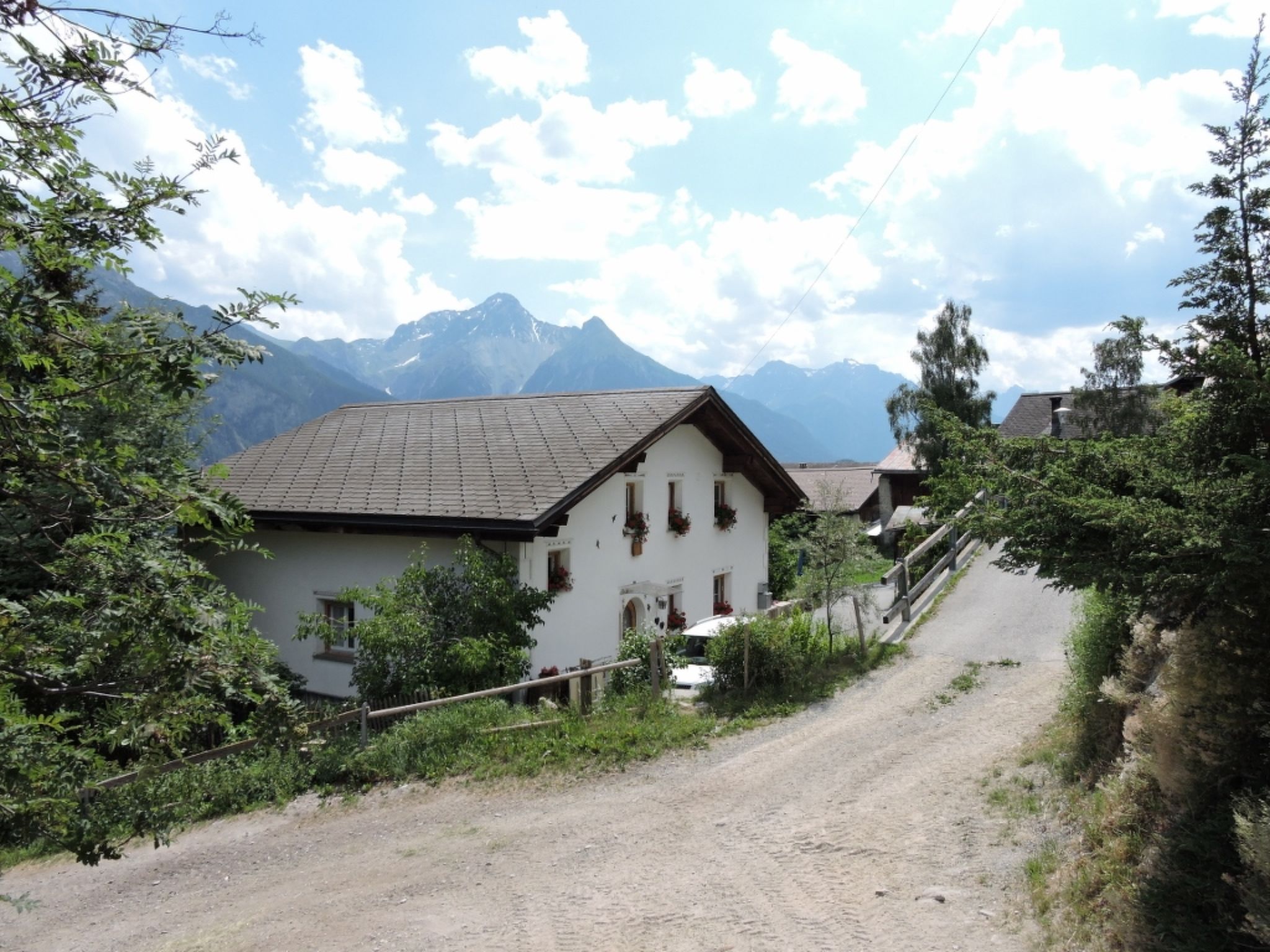Tschlin Chasa La Resgia, (Tschlin) - Draußen