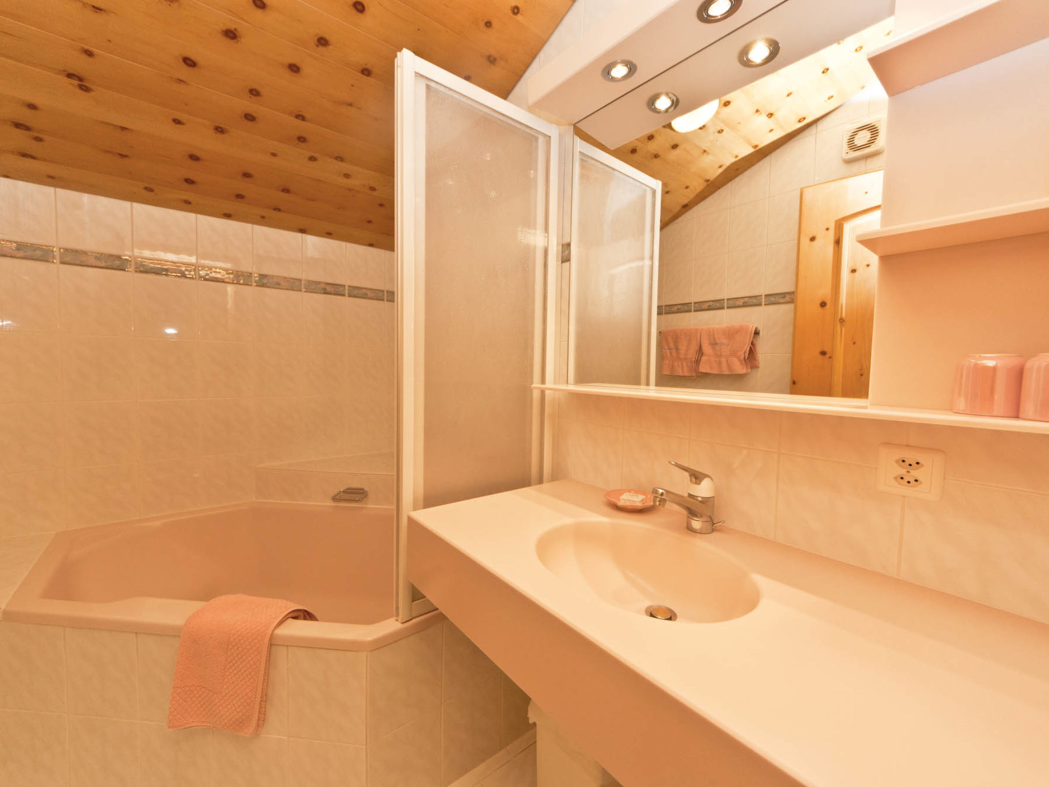 Photo of Appartements Lärchenhof, (Samnaun-Compatsch)