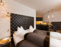 Romantische alpinlodge & spa aan de skipiste in Samnaun - thumbnail 1