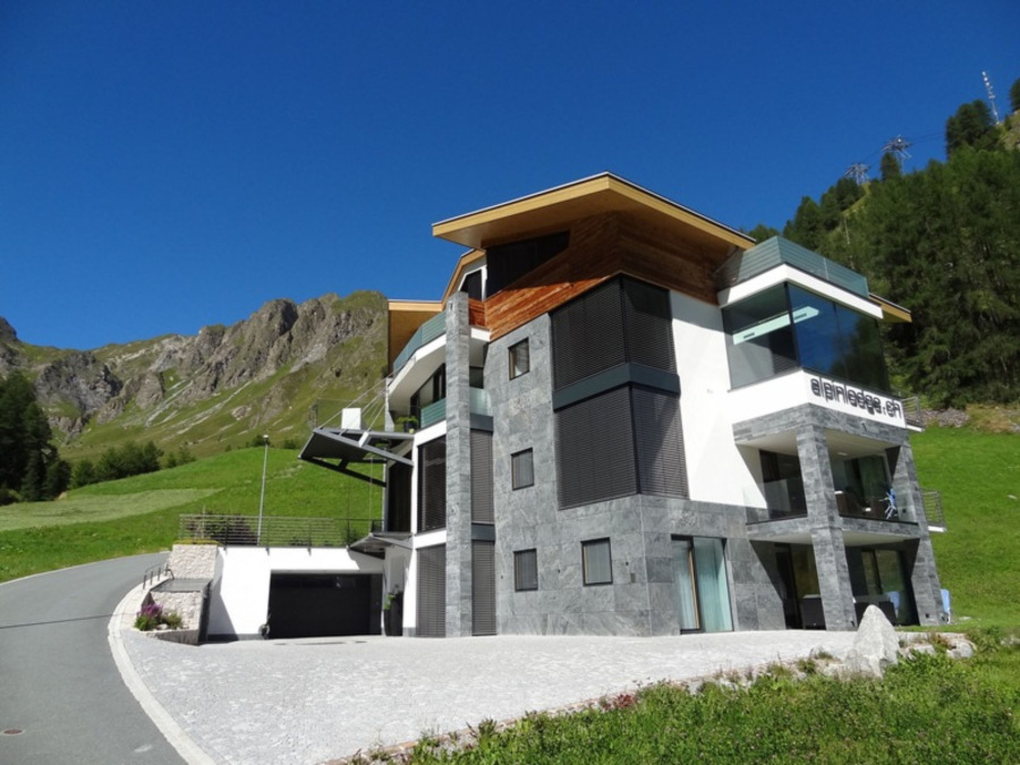 Photo of alpinlodge & spa*****, (Samnaun-Ravaisch)