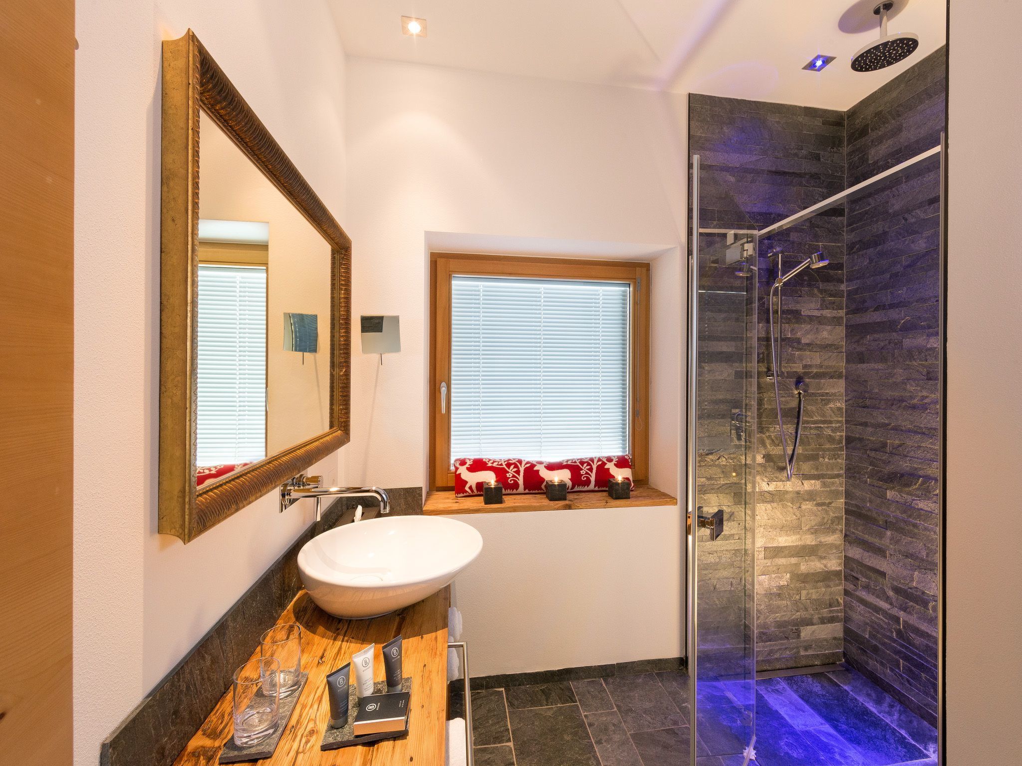Photo of alpinlodge & spa*****, (Samnaun-Ravaisch)
