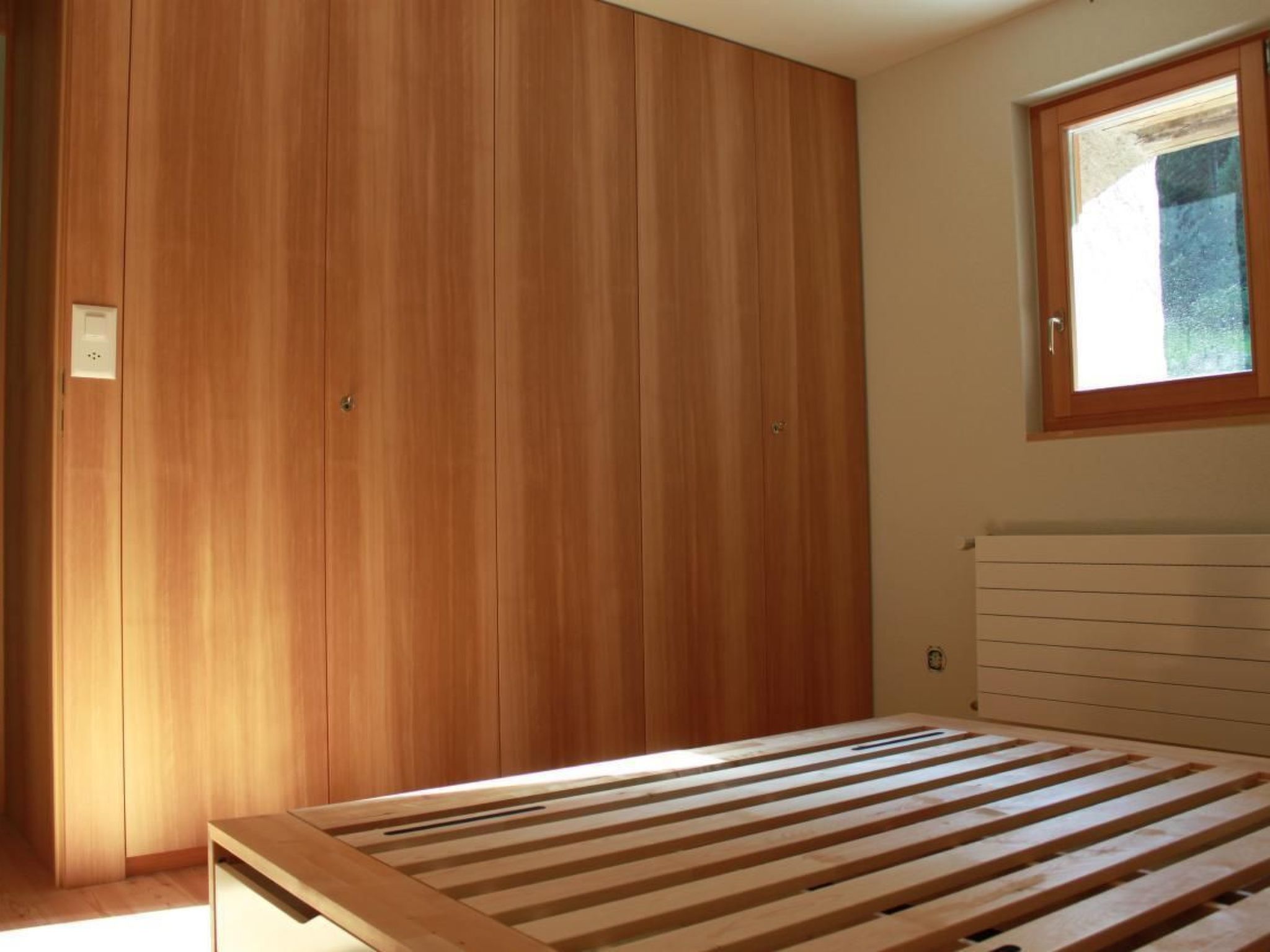 Discover the idyllic Maiensäss in Valposchiavo, a charming holiday home that serves as the perfect retreat for nature lovers and those seeking peace and quiet. Renovated in 2011, this house offers 90..