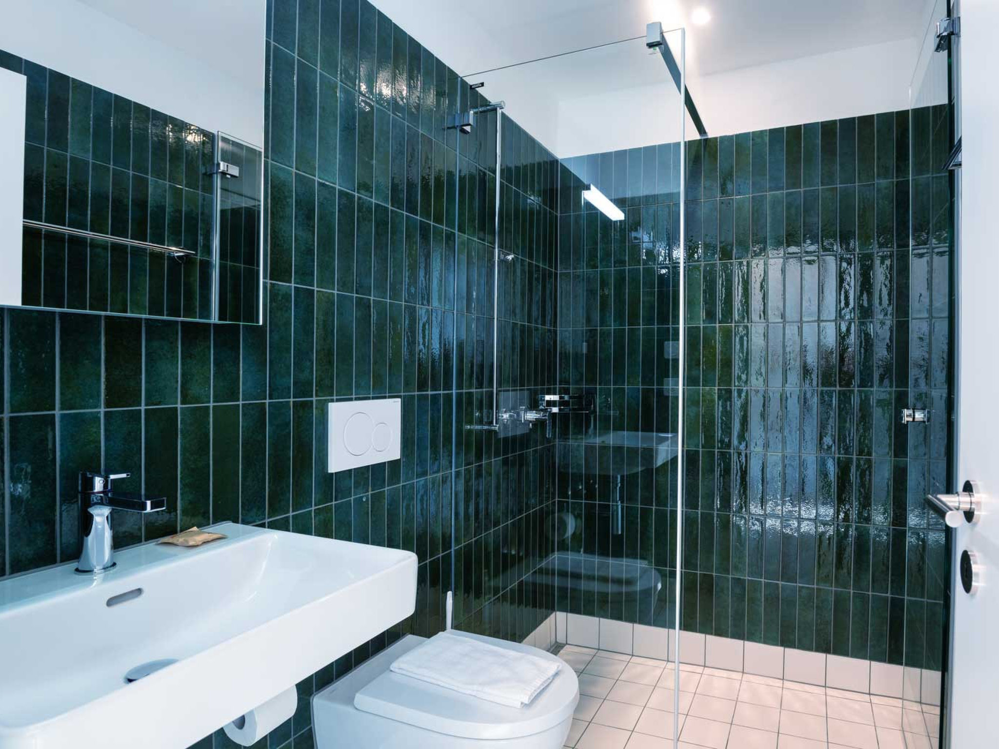 ZH Pink GF - Letzigrund HITrental Apartment - Drinnen