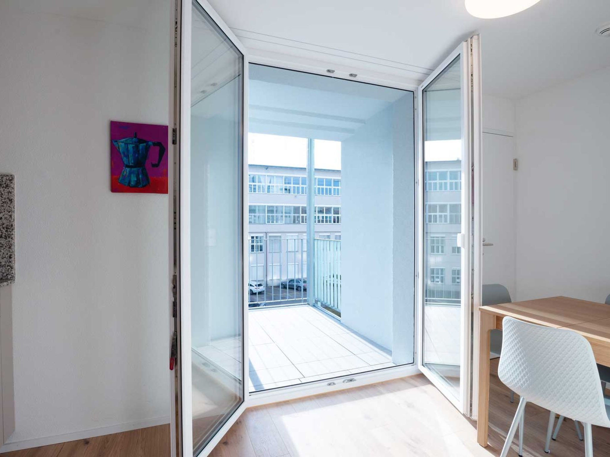 ZH Pink GF - Letzigrund HITrental Apartment - Drinnen