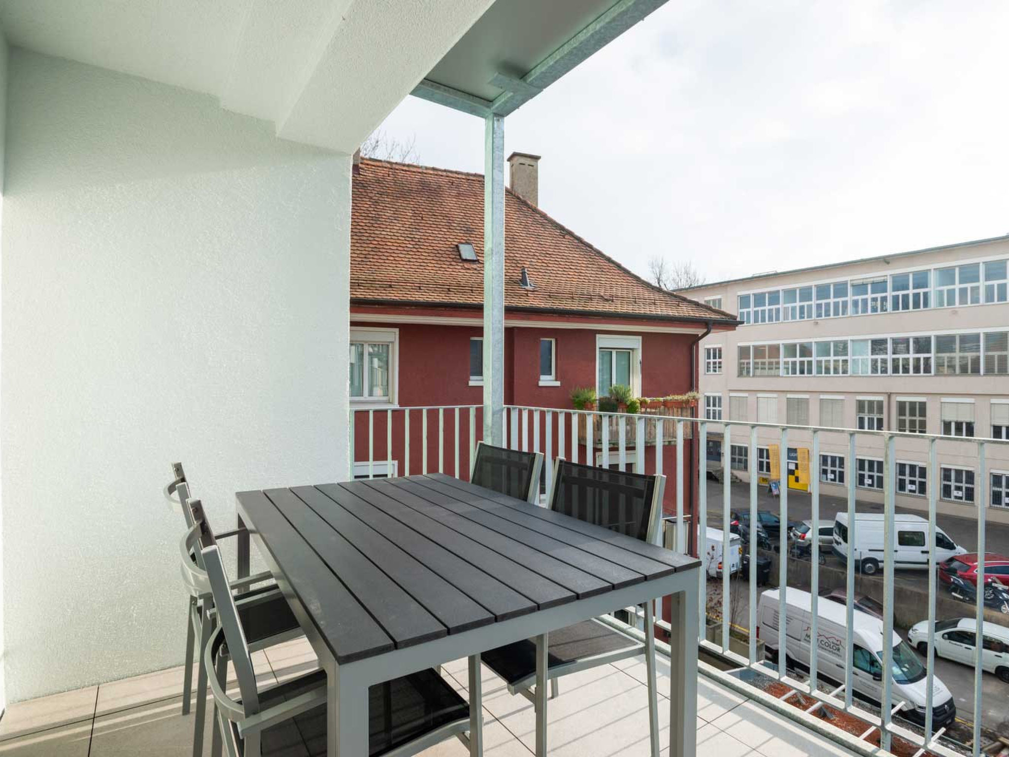 ZH Pink GF - Letzigrund HITrental Apartment - Drinnen