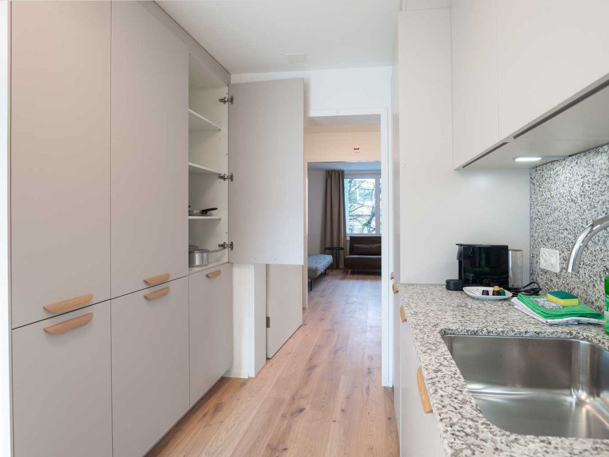 ZH Pink GF - Letzigrund HITrental Apartment - Drinnen
