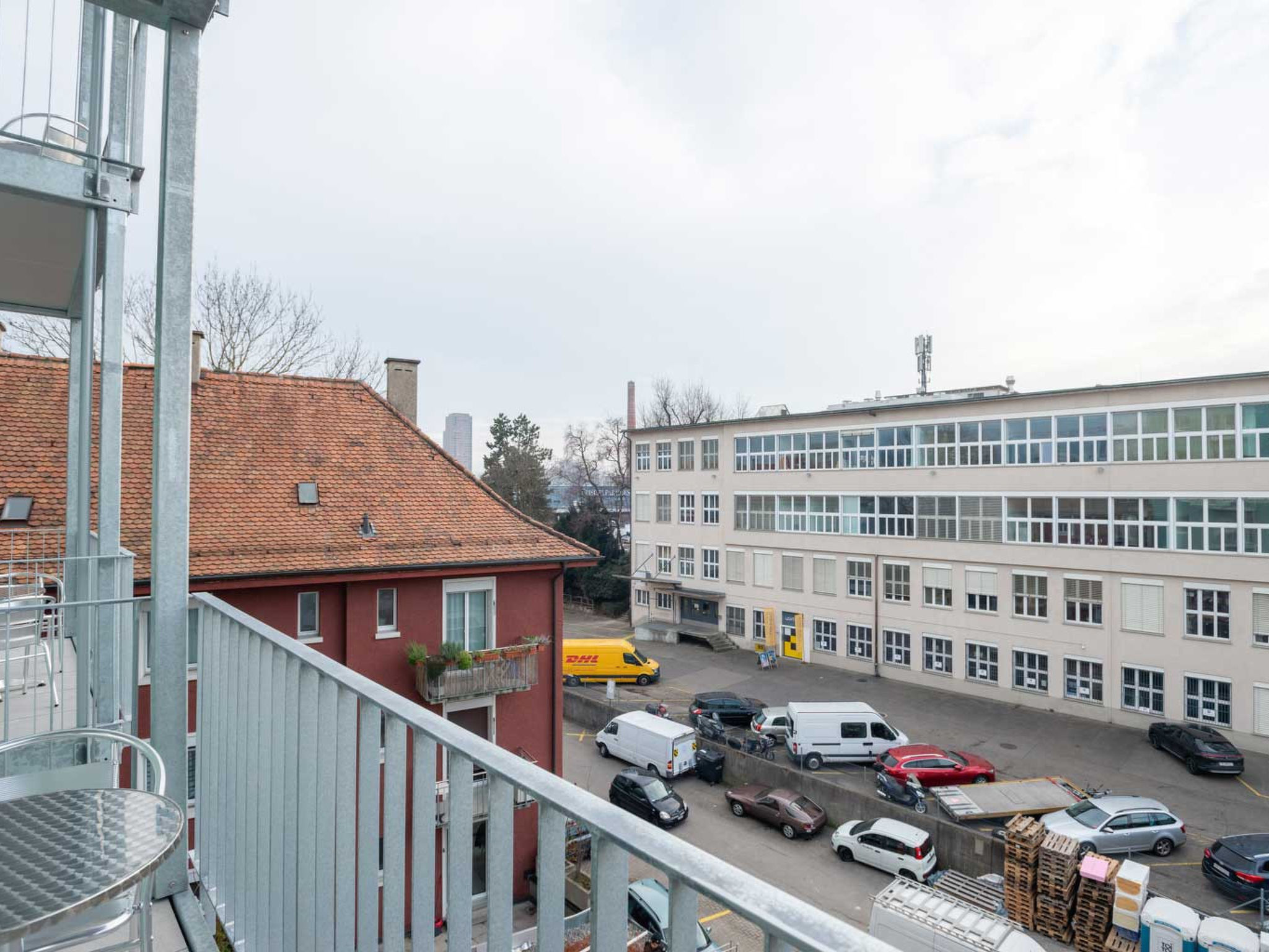 ZH Yellow 5 - Letzigrund HITrental Apartment - Drinnen