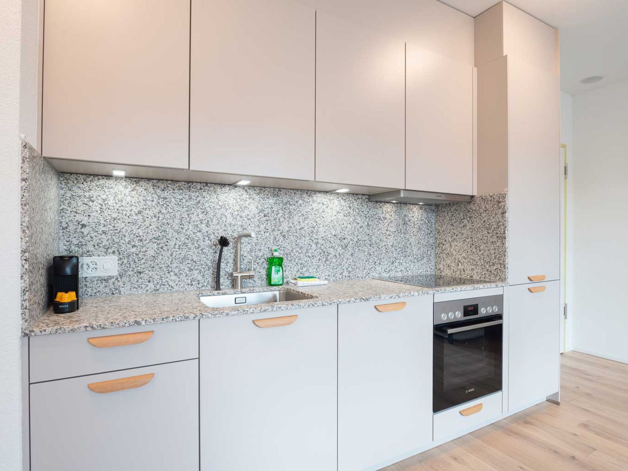 ZH Yellow 5 - Letzigrund HITrental Apartment - Drinnen