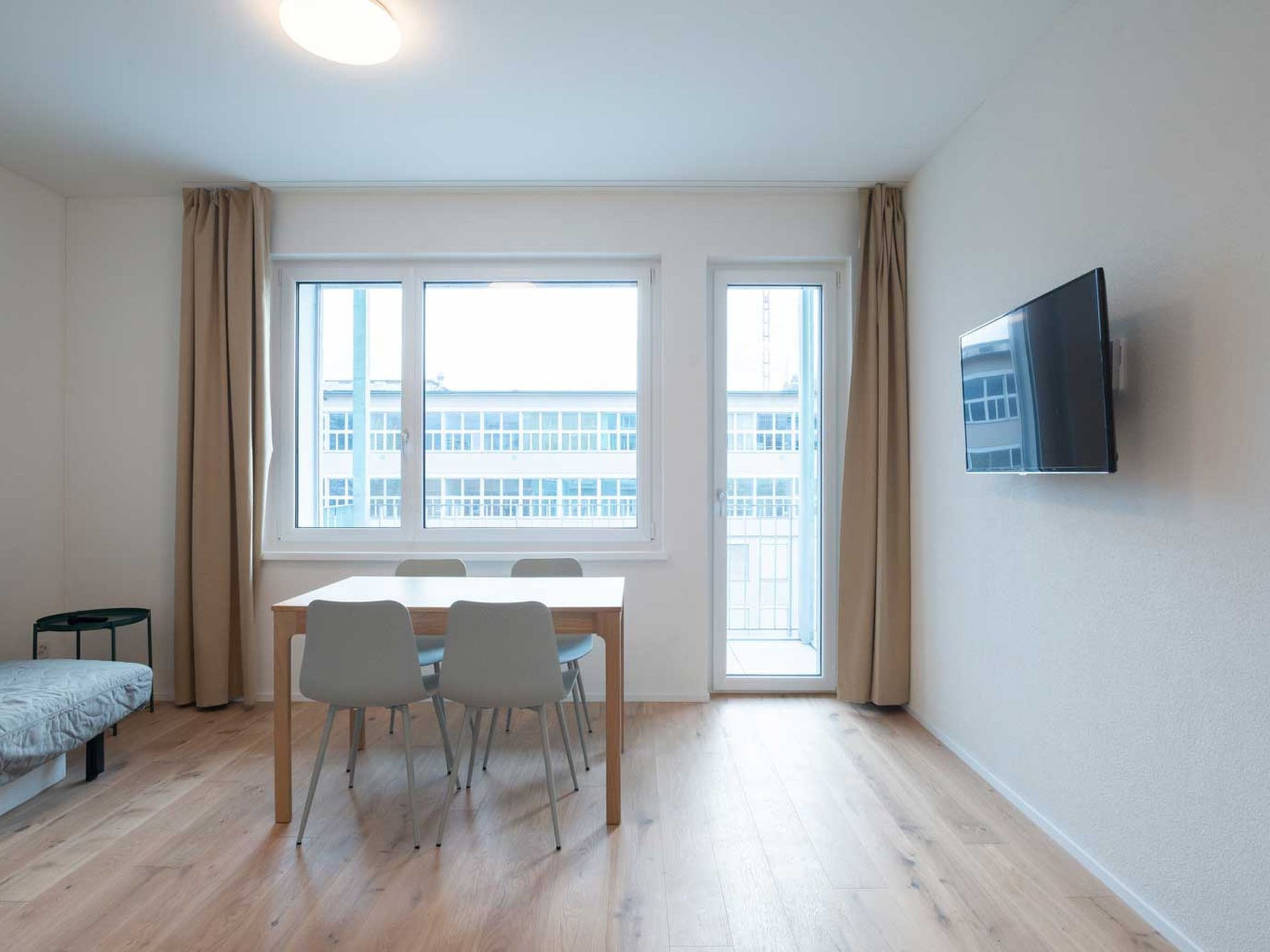 ZH Yellow 4- Letzigrund HITrental Apartment - Binnen