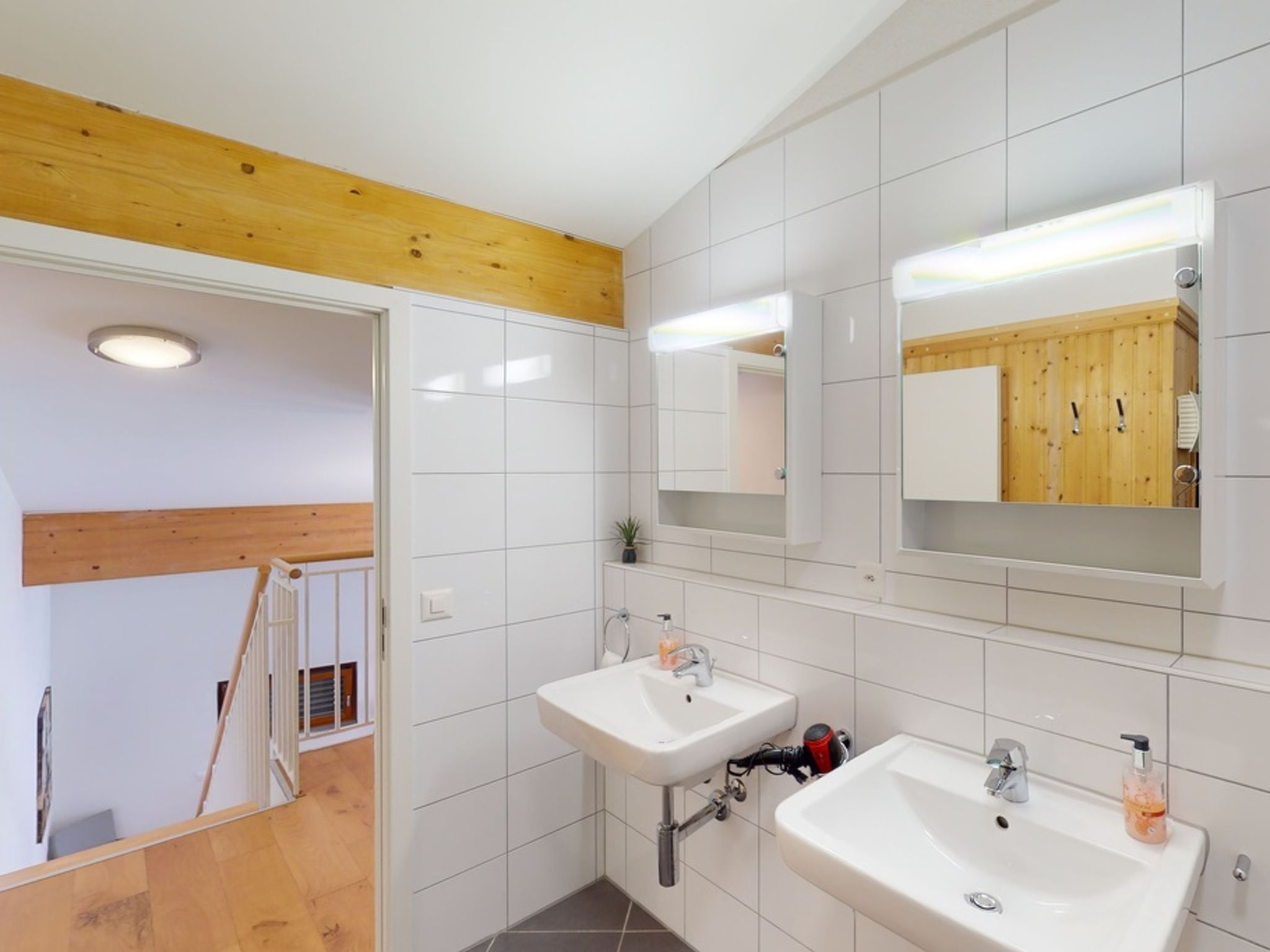 Walensee House & Apartments, (Unterterzen). Deluxe Penthouse Apartment Nr. 68 - Image-tags.info