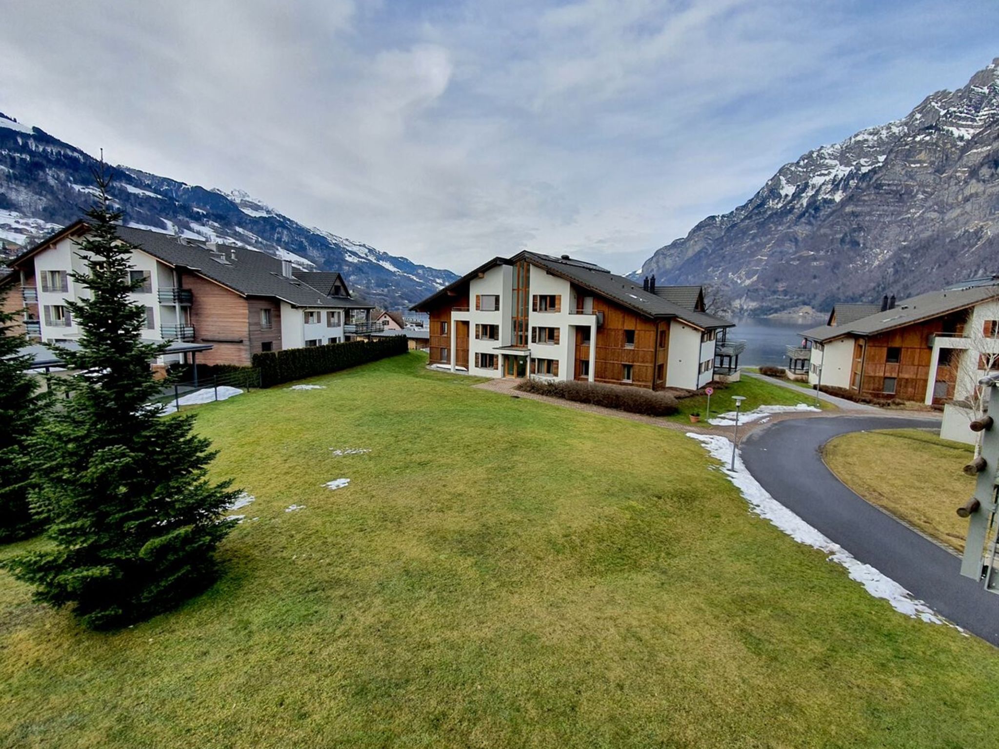 Walensee House & Apartments, (Unterterzen). Penthouse Apartment Nr. 106 - Image-tags.info