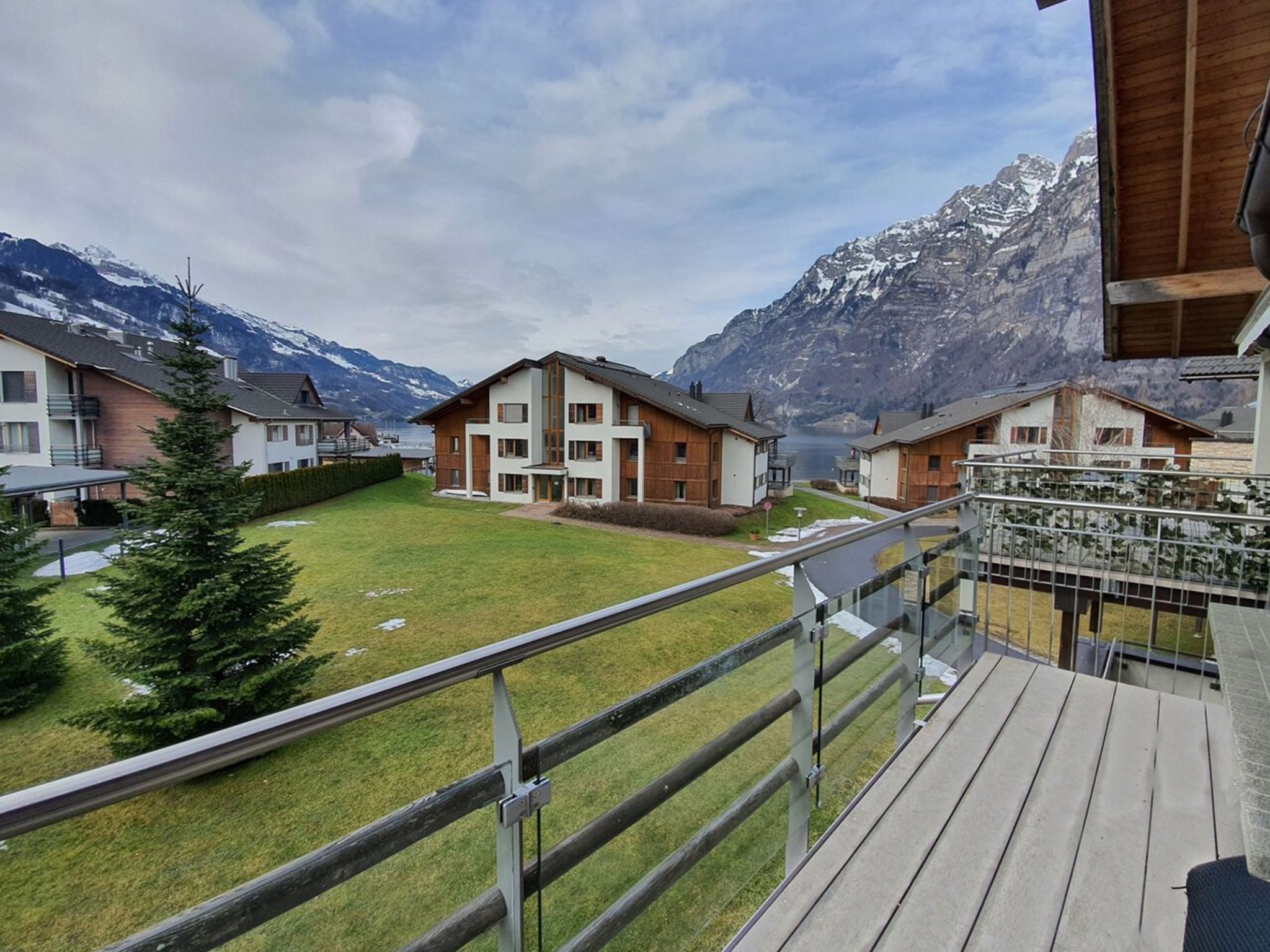 Walensee House & Apartments, (Unterterzen). Penthouse Apartment Nr. 106 - Image-tags.info