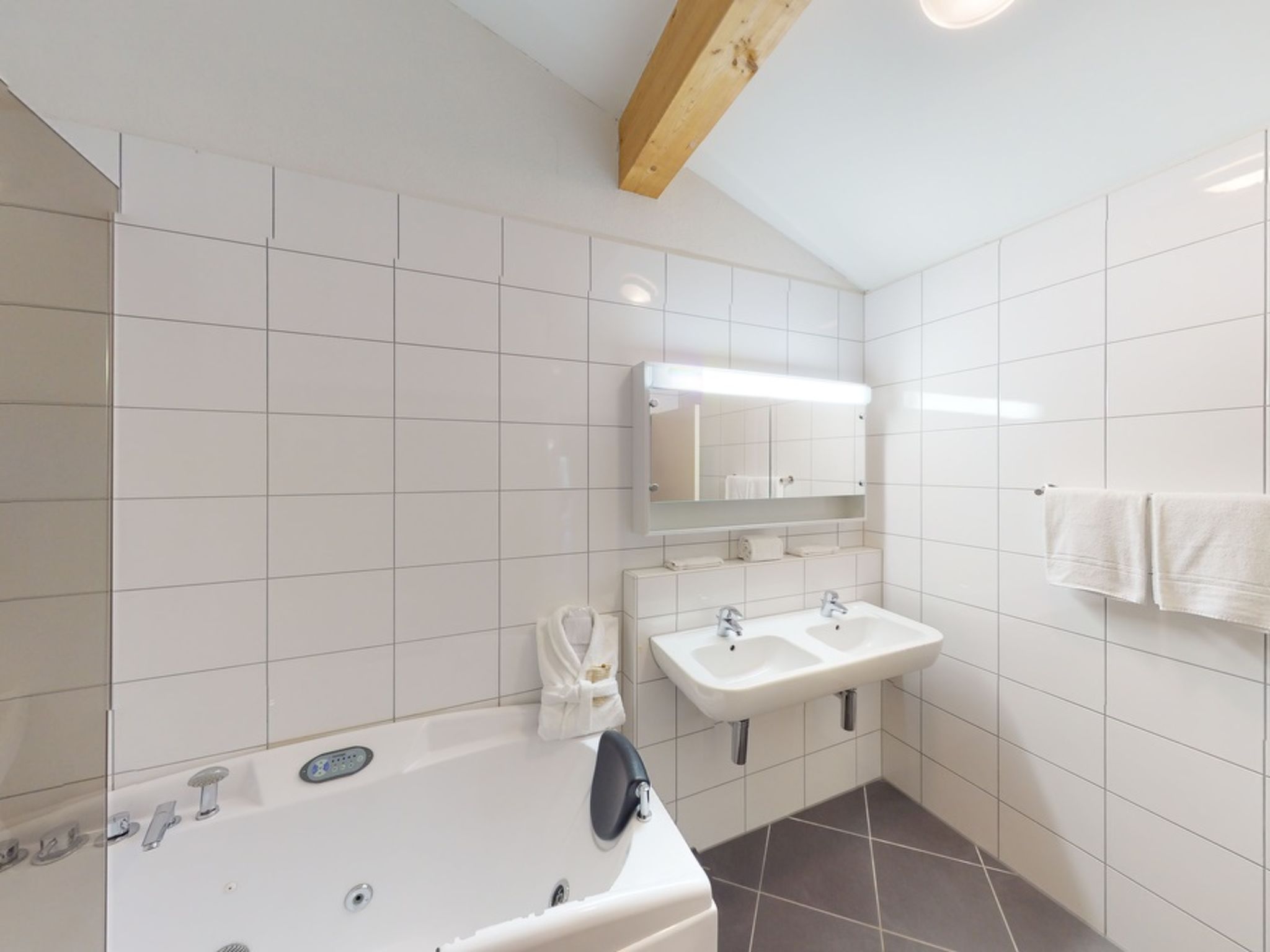 Walensee House & Apartments, (Unterterzen). Deluxe Penthouse Apartment Nr. 79 - Image-tags.info