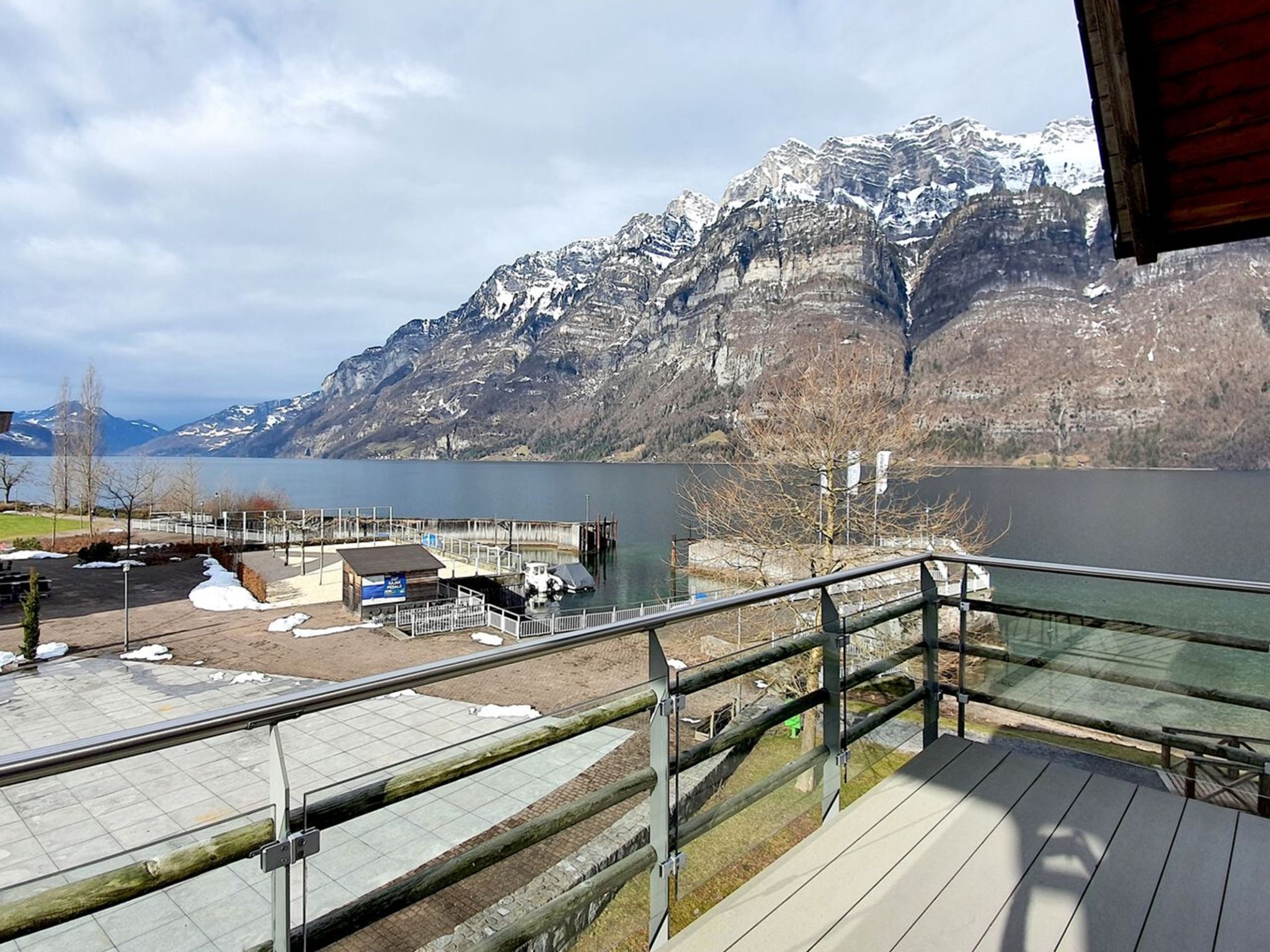 Walensee House & Apartments, (Unterterzen). Deluxe Penthouse Apartment Nr. 38 - Image-tags.info