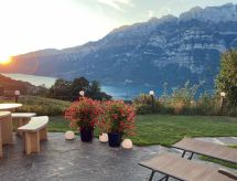 Verfijnd geel vakantiehuis met sauna aan de voet van de Zwitserse Alpen - thumbnail 1