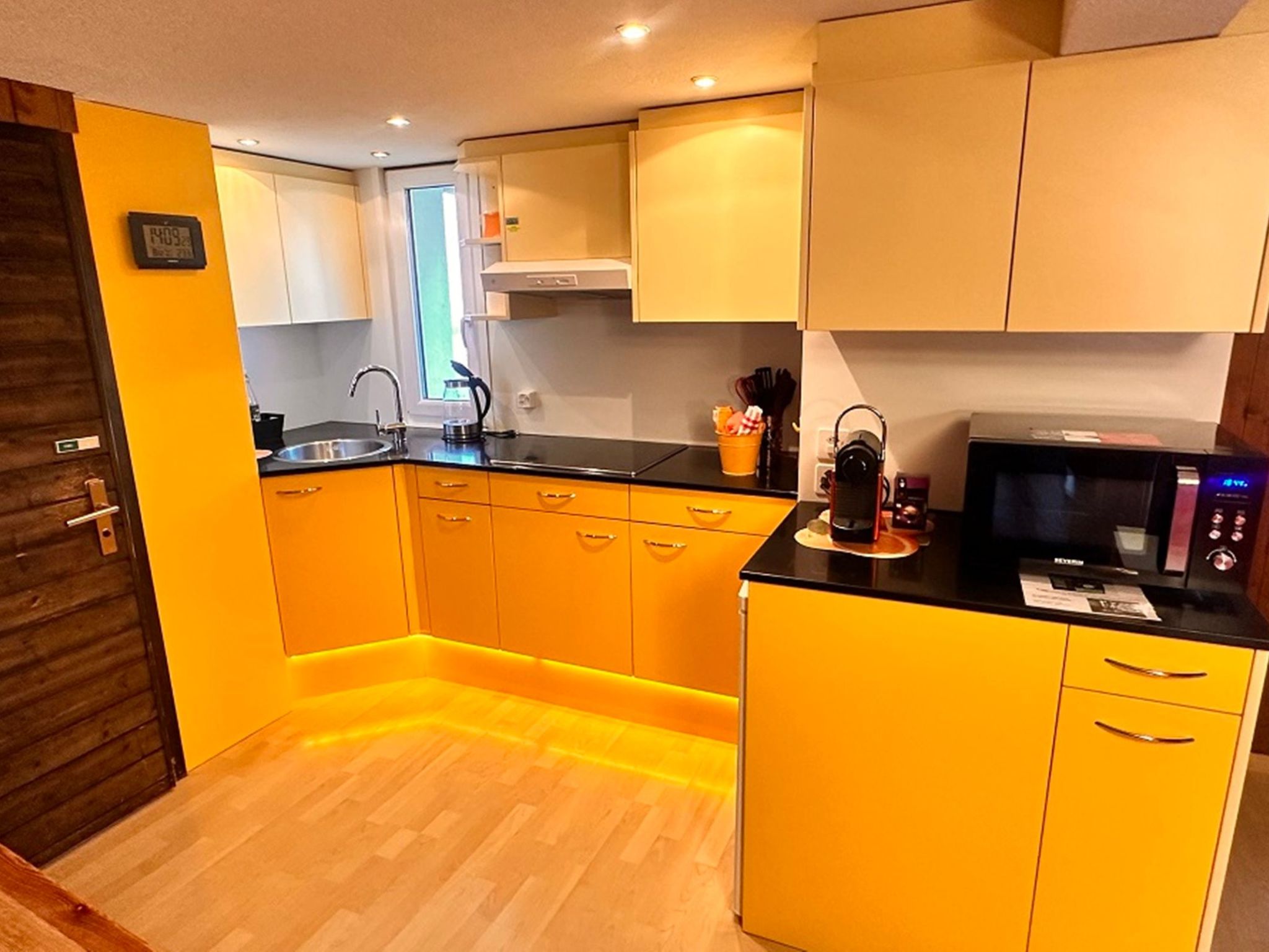 Appartement Bijouswiss - The Yellow House****, (Oberterzen), – Cuisine et coin repas, photo 11 sur 30