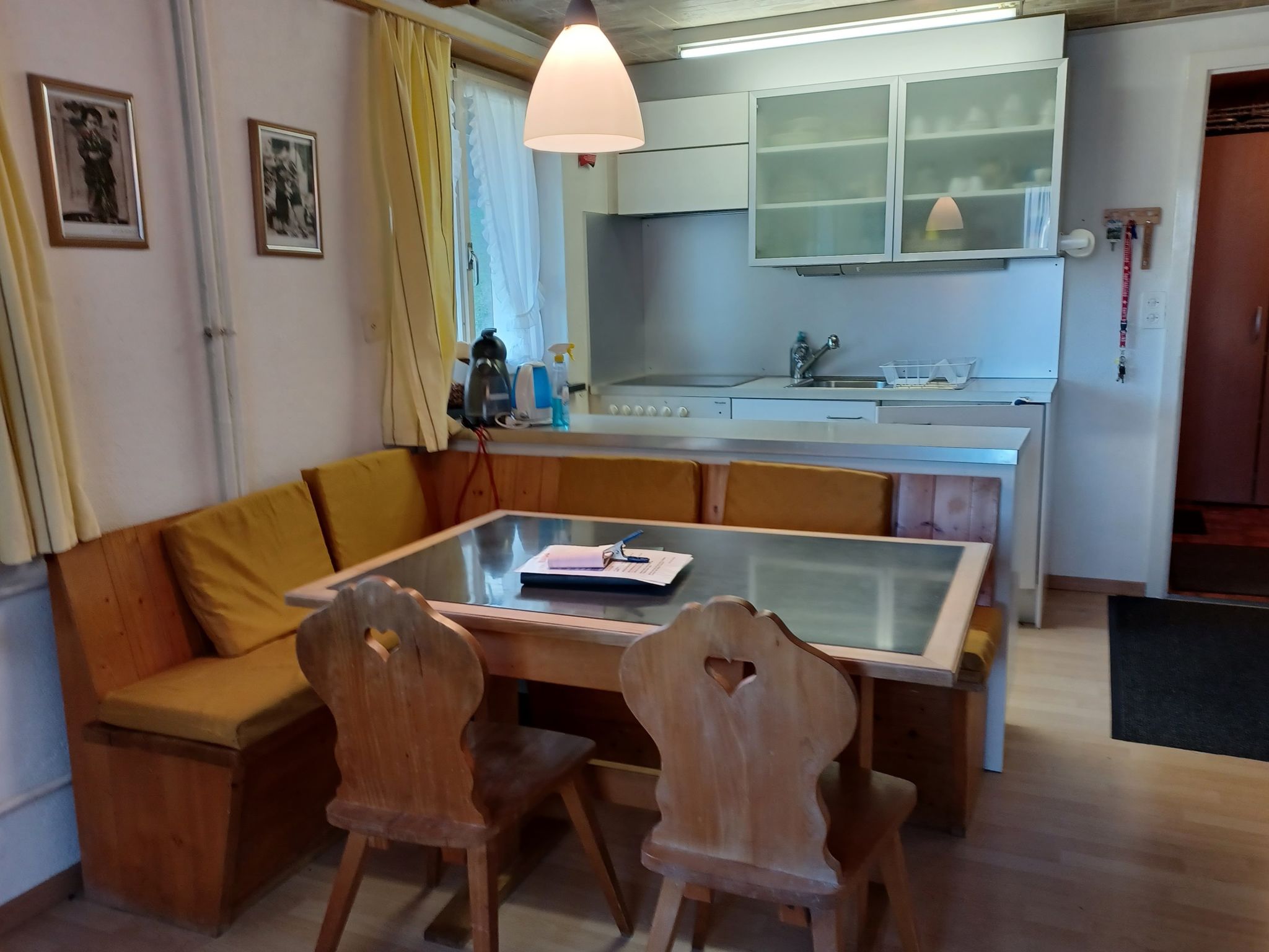 Chalet Hasehüsli, (Flumserberg Tannenboden). 3.5 Zimmerwohnung Bad/Dusche/Balko - Binnen