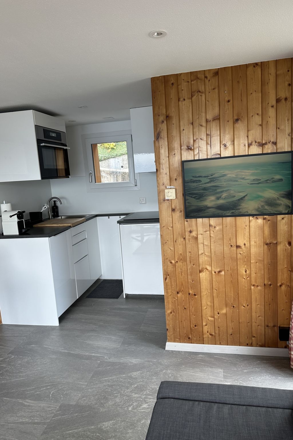 Chalet Wiesehöckli (CharmingStay). 3 Zimmerwohnung Bad/Dusche/Balkon/Aussen-Whi - Drinnen