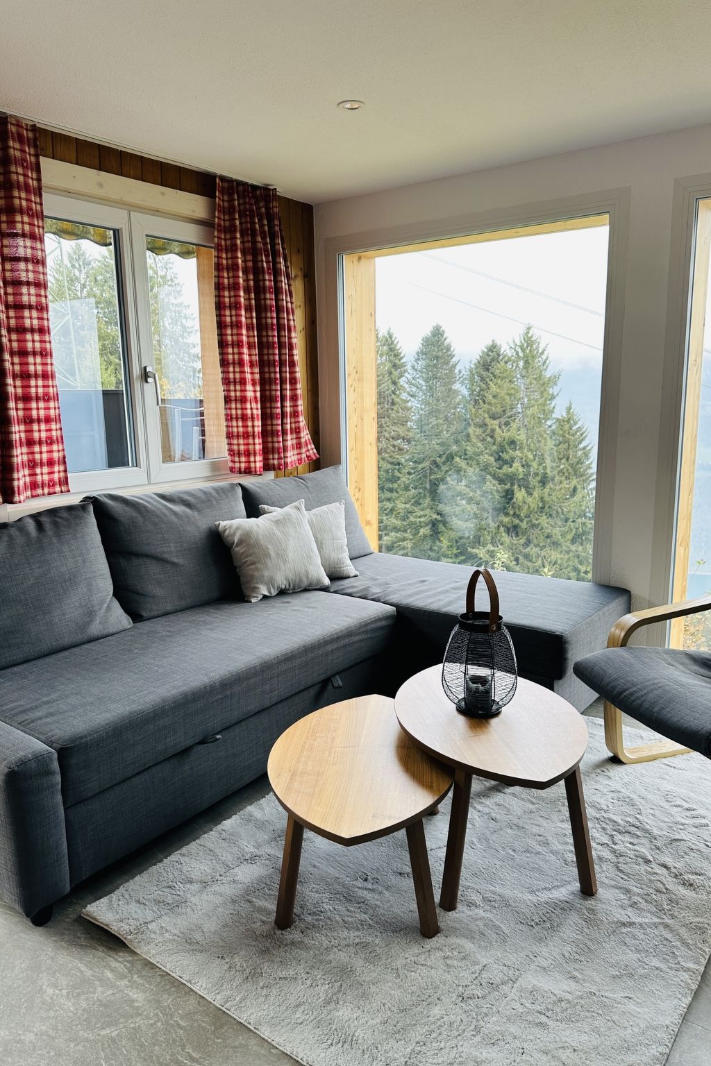 Chalet Wiesehöckli (CharmingStay). 3 Zimmerwohnung Bad/Dusche/Balkon/Aussen-Whi - Drinnen