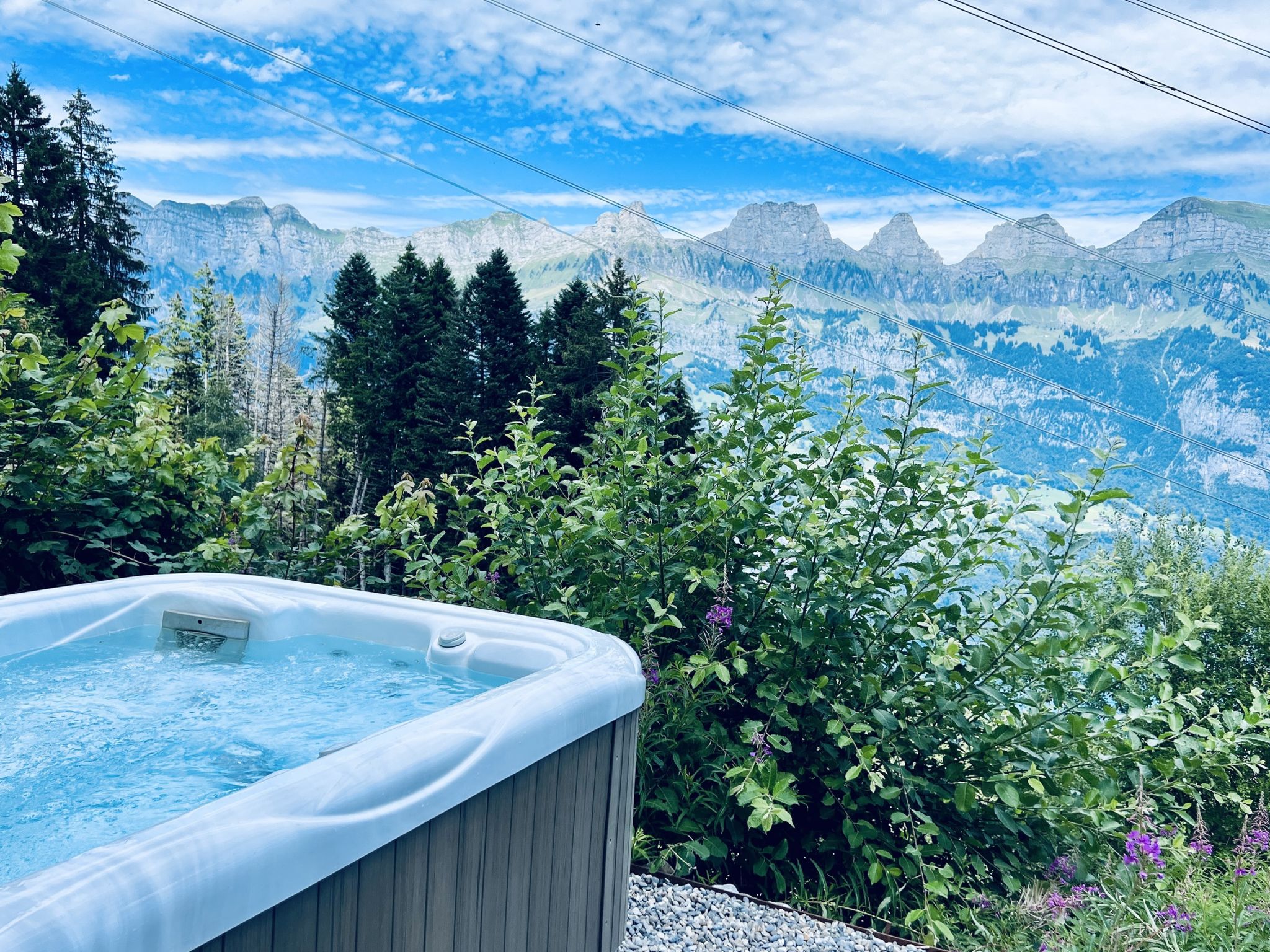 Chalet Wiesehöckli (CharmingStay). 3 Zimmerwohnung Bad/Dusche/Balkon/Aussen-Whi