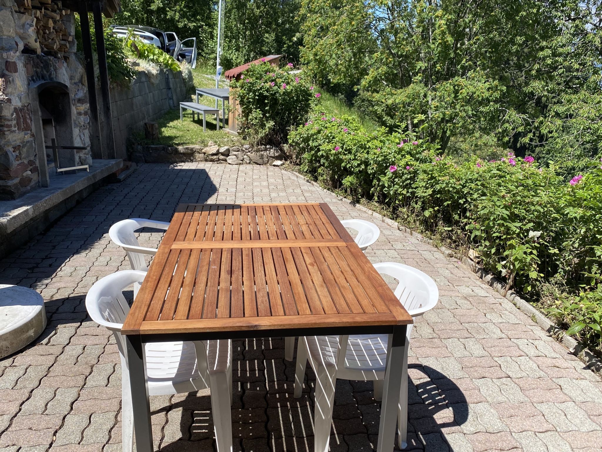 Schwendihöckli (CharmingStay). 4.5-Zimmerwohnung - Draußen