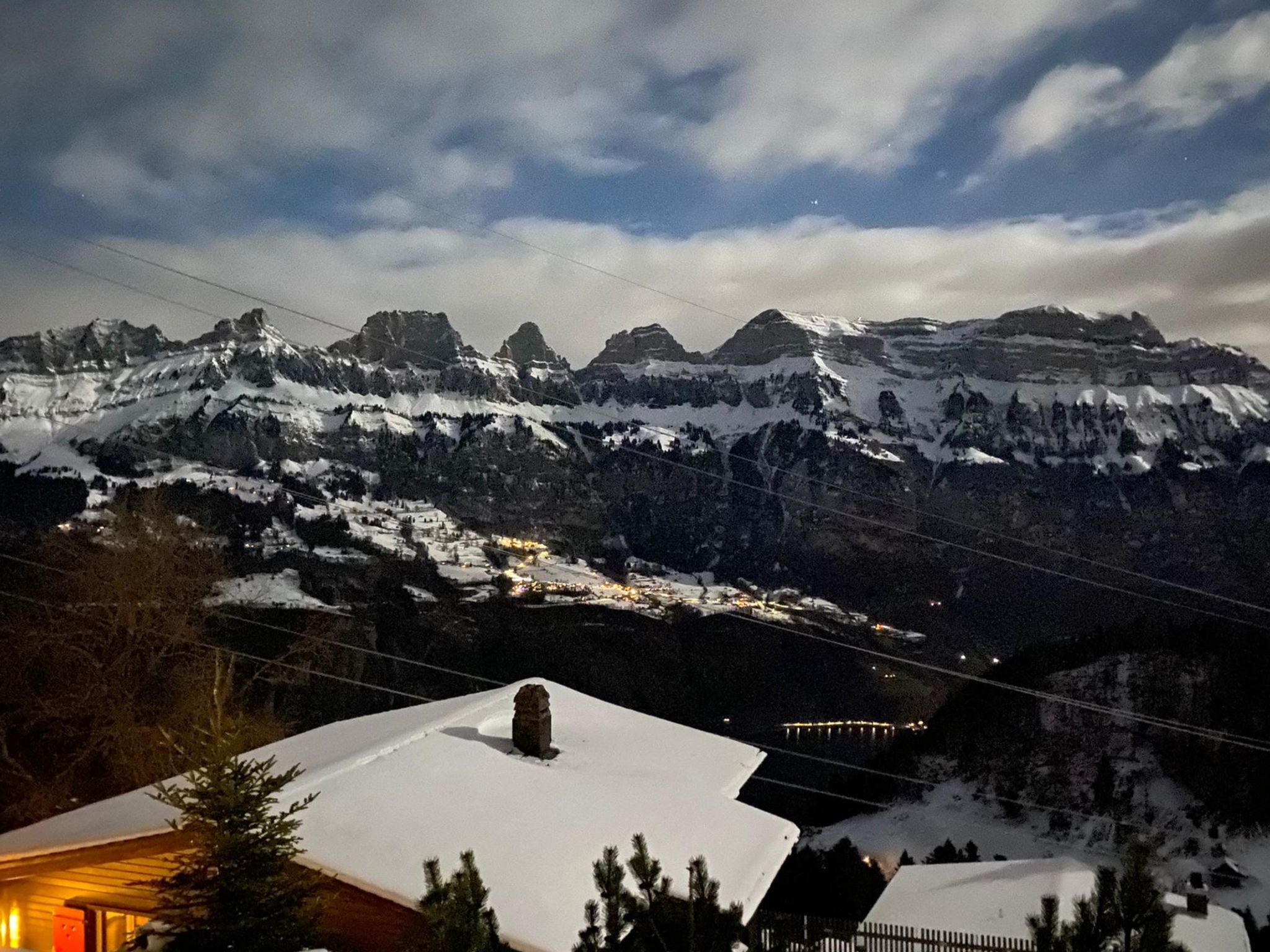 Schwendihöckli (CharmingStay). 4.5-Zimmerwohnung - Draußen