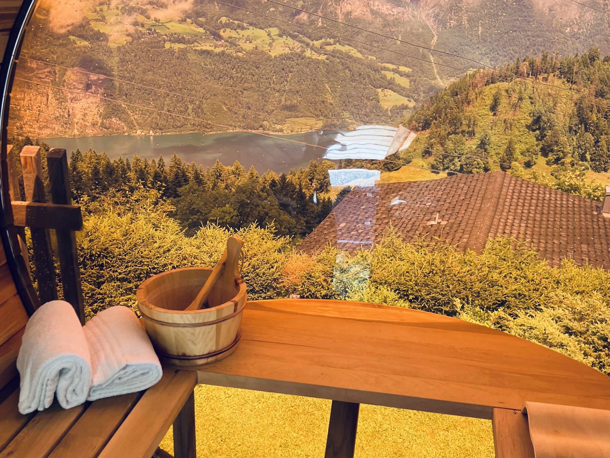 Schwendihöckli (CharmingStay). 4.5-Zimmerwohnung - Draußen